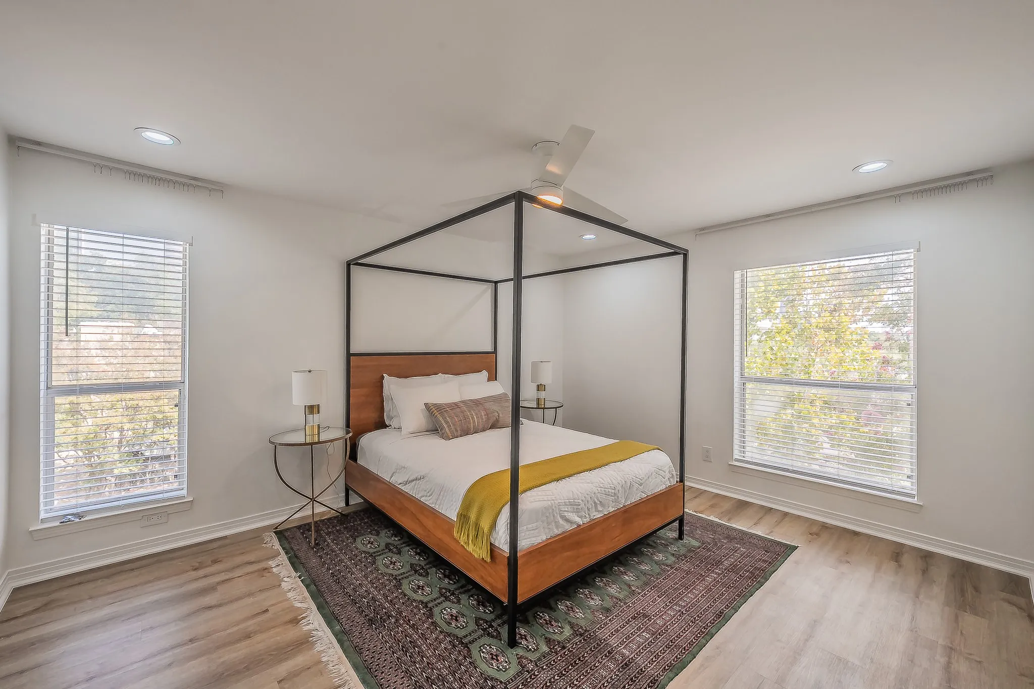 Condominium For Rent in Dallas County , 3711 Holland Avenue 303, Dallas, Texas 75219, 2 Bedroom, 2 Bathroom, Garage spaces, 1,062 Sqft, built in 1968, mls#21396933, Real Estate Agent in Dallas, Homes For Rent in Dallas county, Homes For Rent in Dallas, Realtor in Dallas Texas, Real Estate Brokerage Independent Realty Texas, Luminita Cordes Realtor
