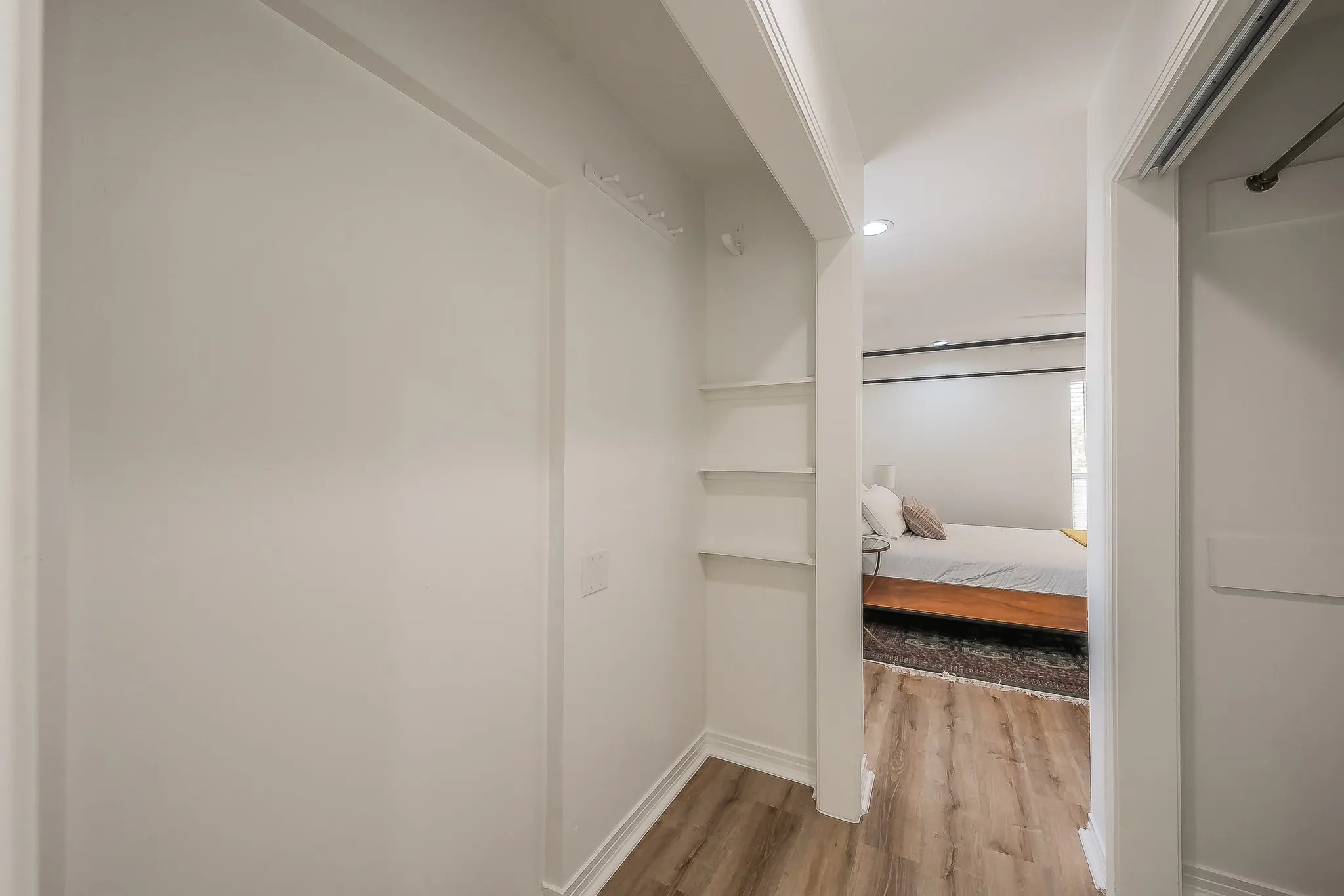 Condominium For Rent in Dallas County , 3711 Holland Avenue 303, Dallas, Texas 75219, 2 Bedroom, 2 Bathroom, Garage spaces, 1,062 Sqft, built in 1968, mls#21396933, Real Estate Agent in Dallas, Homes For Rent in Dallas county, Homes For Rent in Dallas, Realtor in Dallas Texas, Real Estate Brokerage Independent Realty Texas, Luminita Cordes Realtor