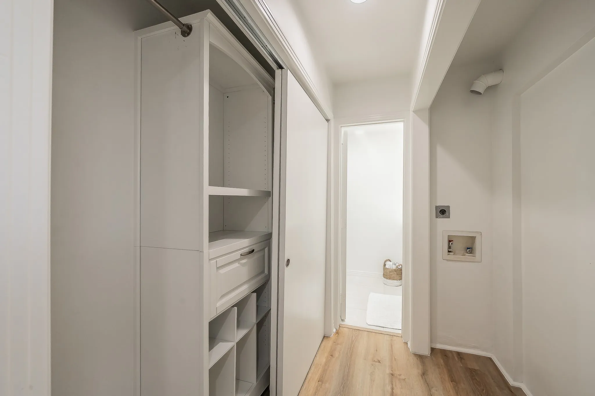 Condominium For Rent in Dallas County , 3711 Holland Avenue 303, Dallas, Texas 75219, 2 Bedroom, 2 Bathroom, Garage spaces, 1,062 Sqft, built in 1968, mls#21396933, Real Estate Agent in Dallas, Homes For Rent in Dallas county, Homes For Rent in Dallas, Realtor in Dallas Texas, Real Estate Brokerage Independent Realty Texas, Luminita Cordes Realtor