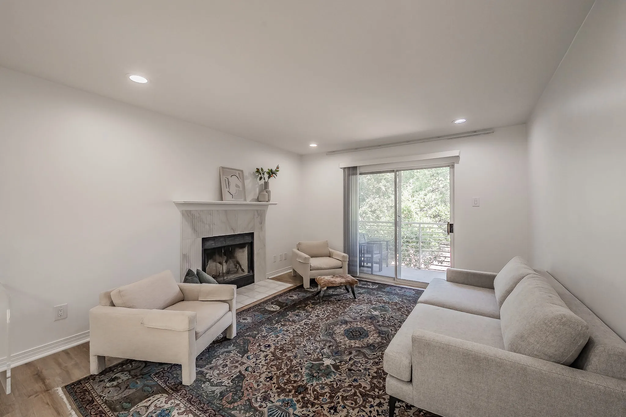 Condominium For Rent in Dallas County , 3711 Holland Avenue 303, Dallas, Texas 75219, 2 Bedroom, 2 Bathroom, Garage spaces, 1,062 Sqft, built in 1968, mls#21396933, Real Estate Agent in Dallas, Homes For Rent in Dallas county, Homes For Rent in Dallas, Realtor in Dallas Texas, Real Estate Brokerage Independent Realty Texas, Luminita Cordes Realtor