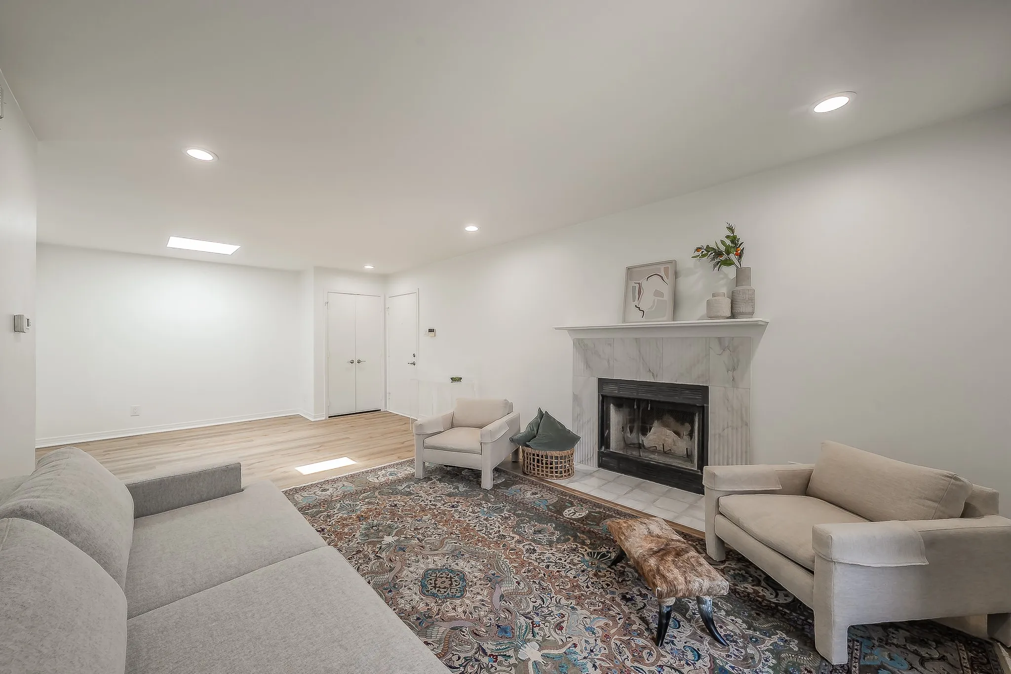 Condominium For Rent in Dallas County , 3711 Holland Avenue 303, Dallas, Texas 75219, 2 Bedroom, 2 Bathroom, Garage spaces, 1,062 Sqft, built in 1968, mls#21396933, Real Estate Agent in Dallas, Homes For Rent in Dallas county, Homes For Rent in Dallas, Realtor in Dallas Texas, Real Estate Brokerage Independent Realty Texas, Luminita Cordes Realtor