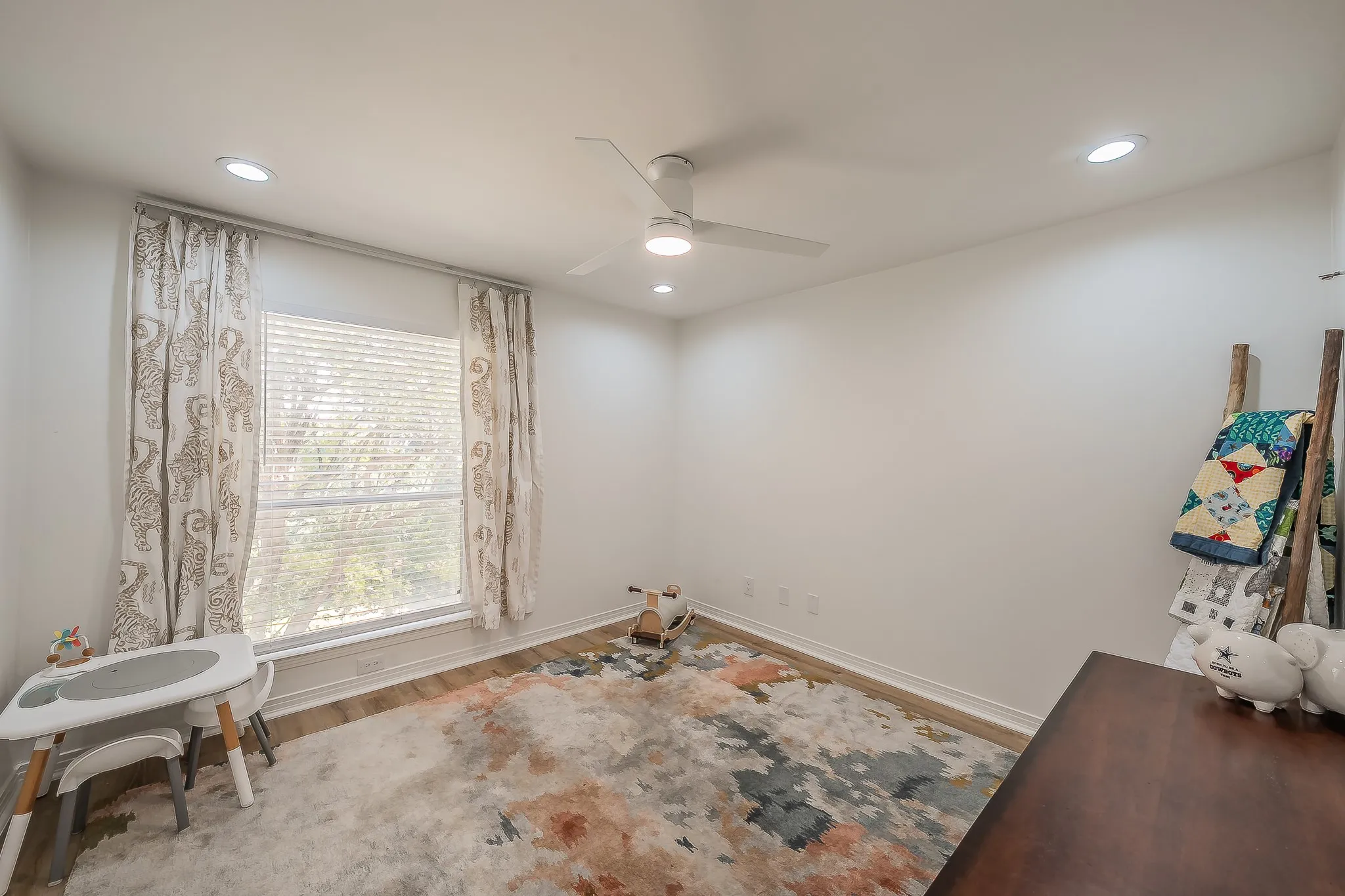 Condominium For Rent in Dallas County , 3711 Holland Avenue 303, Dallas, Texas 75219, 2 Bedroom, 2 Bathroom, Garage spaces, 1,062 Sqft, built in 1968, mls#21396933, Real Estate Agent in Dallas, Homes For Rent in Dallas county, Homes For Rent in Dallas, Realtor in Dallas Texas, Real Estate Brokerage Independent Realty Texas, Luminita Cordes Realtor