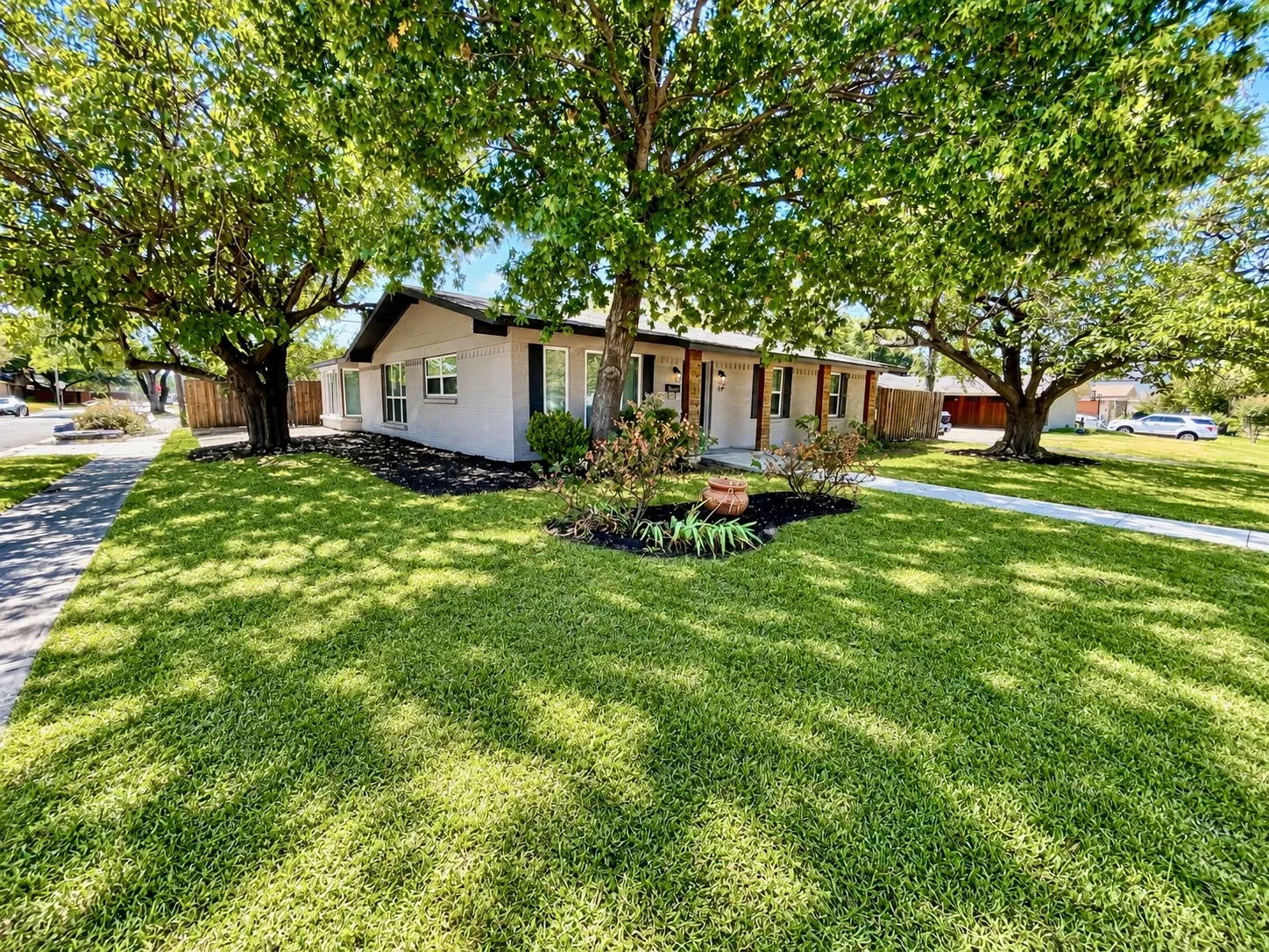 Single Family Residence For Sale in Dallas County , 2976 Sundial Drive, Dallas, Texas 75229, 3 Bedroom, 2 Bathroom, 2 Garage spaces, 1,940 Sqft, built in 1959, mls#21395751, Real Estate Agent in Dallas, Homes For Sale in Dallas county, Homes For Sale in Dallas, Realtor in Dallas Texas, Real Estate Brokerage Independent Realty Texas, Luminita Cordes Realtor