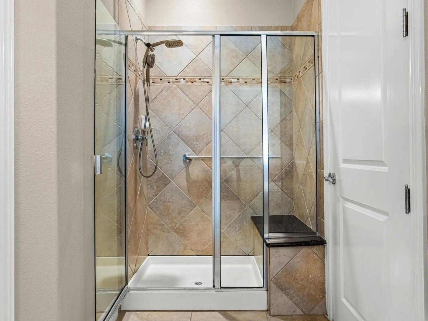 Single Family Residence For Sale in Denton County , 7122 Lake Mead Court, Frisco, Texas 75036, 3 Bedroom, 3 Bathroom, 3 Garage spaces, 3,010 Sqft, built in 2007, mls#21393637, Real Estate Agent in Frisco, Homes For Sale in Denton county, Homes For Sale in Frisco, Realtor in Frisco Texas, Real Estate Brokerage Independent Realty Texas, Luminita Cordes Realtor
