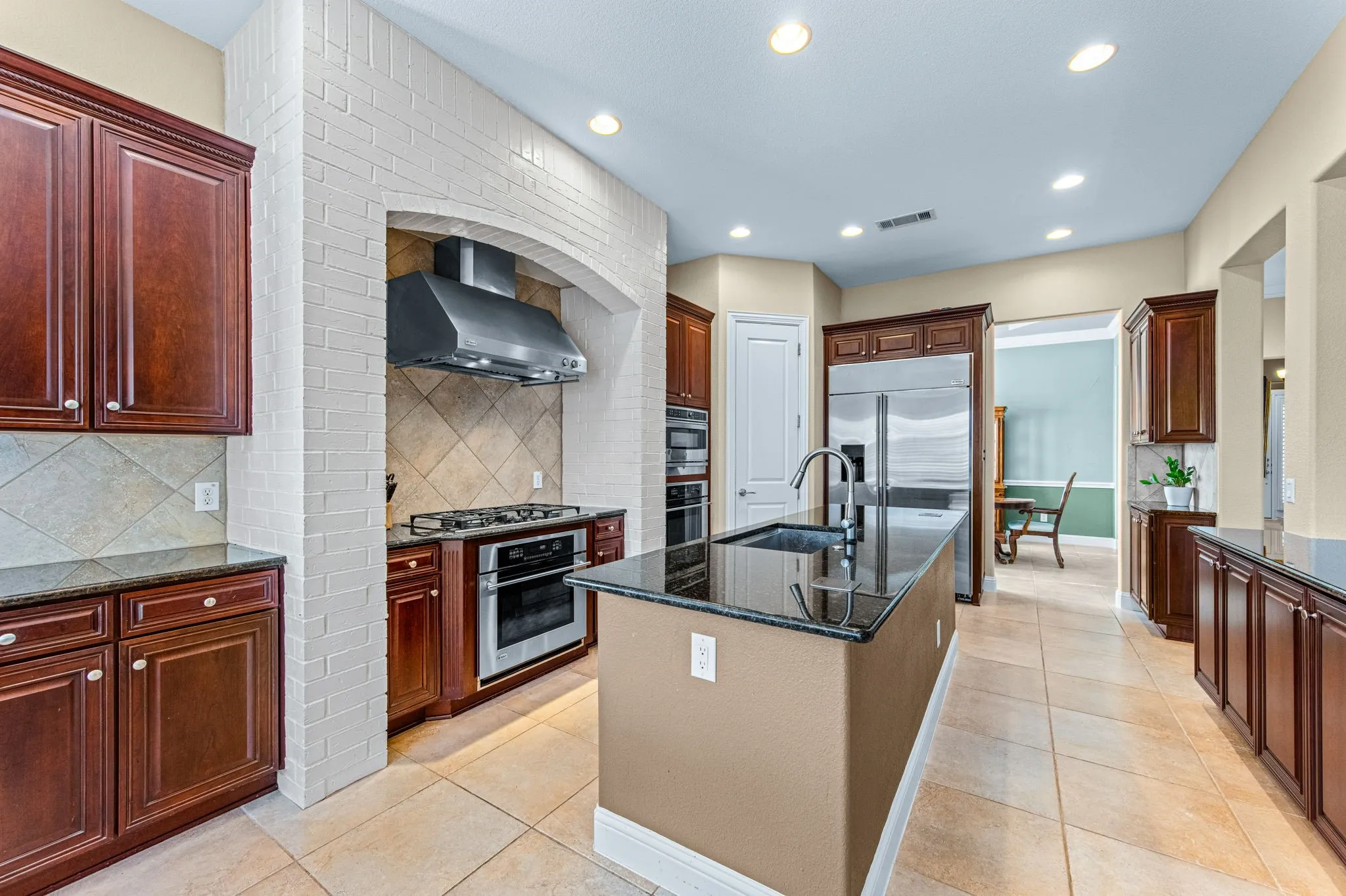 Single Family Residence For Sale in Denton County , 7122 Lake Mead Court, Frisco, Texas 75036, 3 Bedroom, 3 Bathroom, 3 Garage spaces, 3,010 Sqft, built in 2007, mls#21393637, Real Estate Agent in Frisco, Homes For Sale in Denton county, Homes For Sale in Frisco, Realtor in Frisco Texas, Real Estate Brokerage Independent Realty Texas, Luminita Cordes Realtor