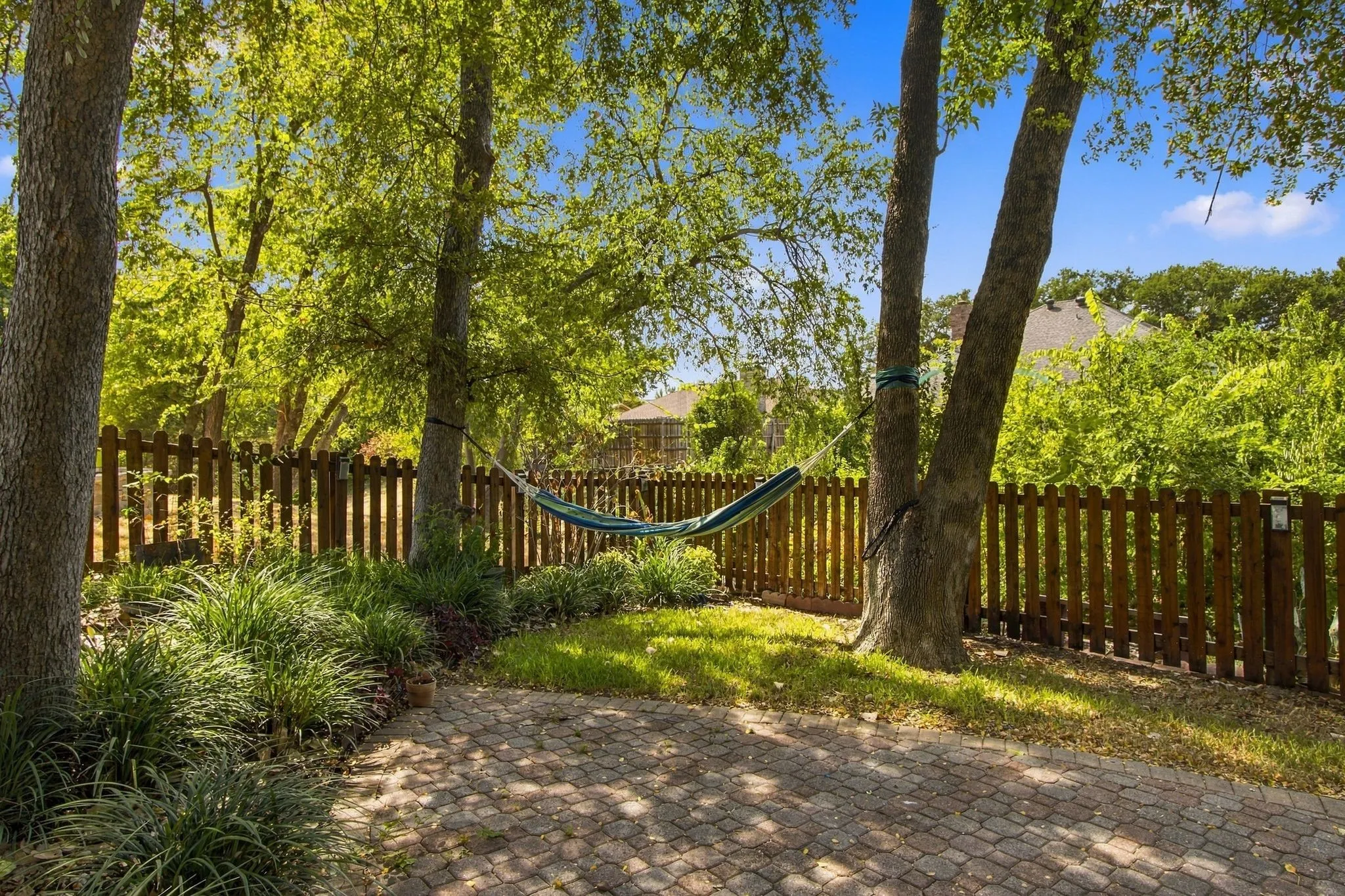 Single Family Residence For Sale in Collin County , 2905 Foxcreek Drive, Richardson, Texas 75082, 4 Bedroom, 3 Bathroom, 2 Garage spaces, 2,721 Sqft, built in 1987, mls#21396923, Real Estate Agent in Richardson, Homes For Sale in Collin county, Homes For Sale in Richardson, Realtor in Richardson Texas, Real Estate Brokerage Independent Realty Texas, Luminita Cordes Realtor