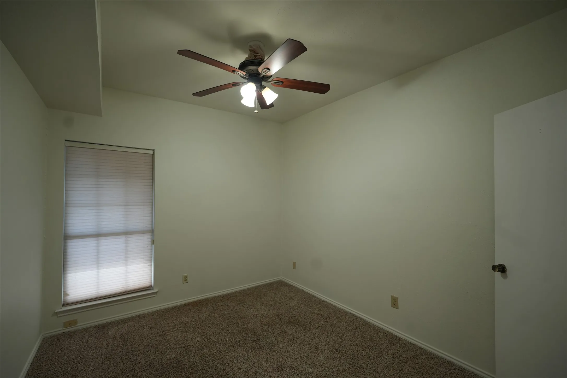 Condominium For Rent in Dallas County , 4414 Point Boulevard 216, Garland, Texas 75043, 2 Bedroom, 2 Bathroom, Garage spaces, 888 Sqft, built in 1983, mls#21396935, Real Estate Agent in Garland, Homes For Rent in Dallas county, Homes For Rent in Garland, Realtor in Garland Texas, Real Estate Brokerage Independent Realty Texas, Luminita Cordes Realtor