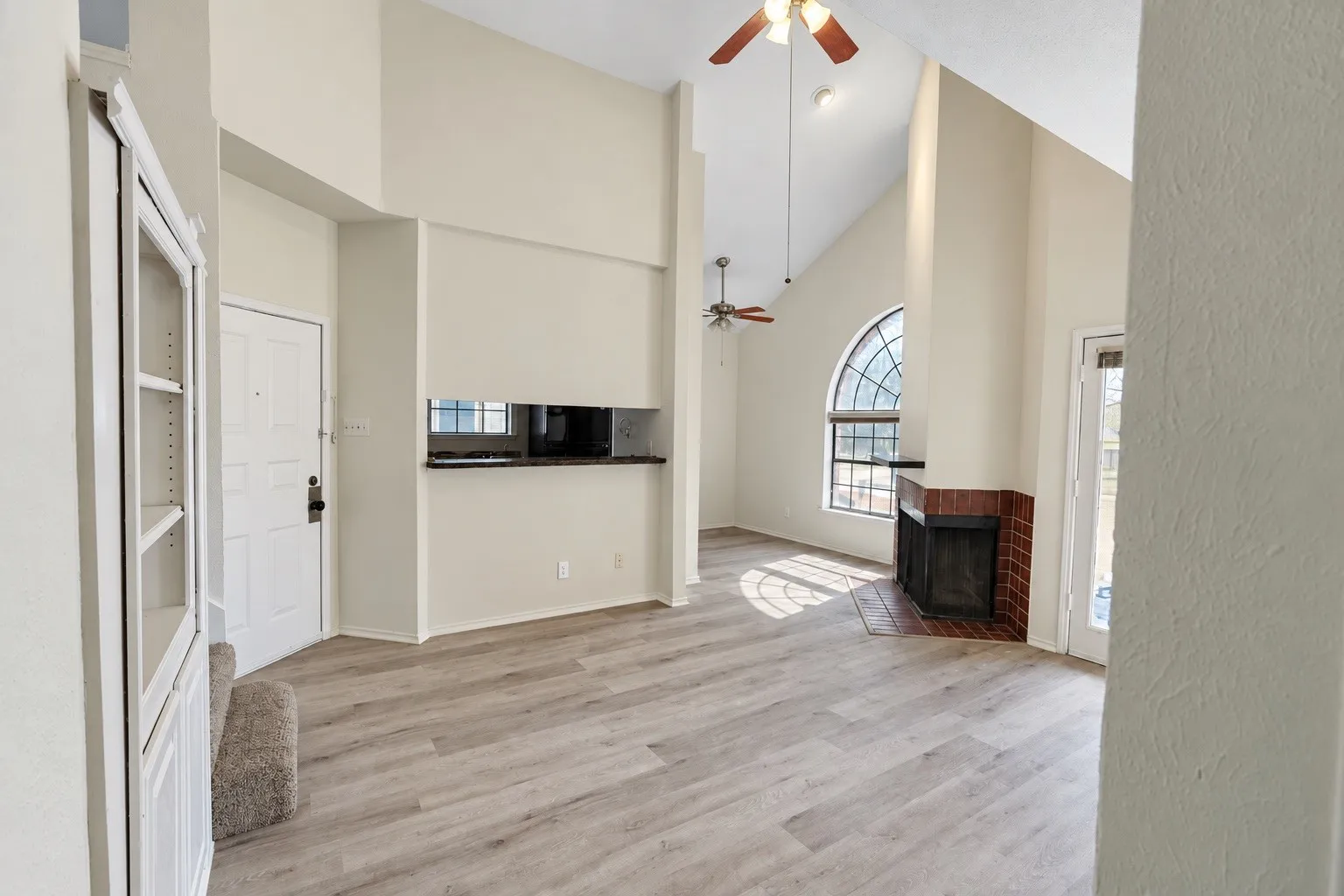 Condominium For Rent in Dallas County , 4414 Point Boulevard 216, Garland, Texas 75043, 2 Bedroom, 2 Bathroom, Garage spaces, 888 Sqft, built in 1983, mls#21396935, Real Estate Agent in Garland, Homes For Rent in Dallas county, Homes For Rent in Garland, Realtor in Garland Texas, Real Estate Brokerage Independent Realty Texas, Luminita Cordes Realtor