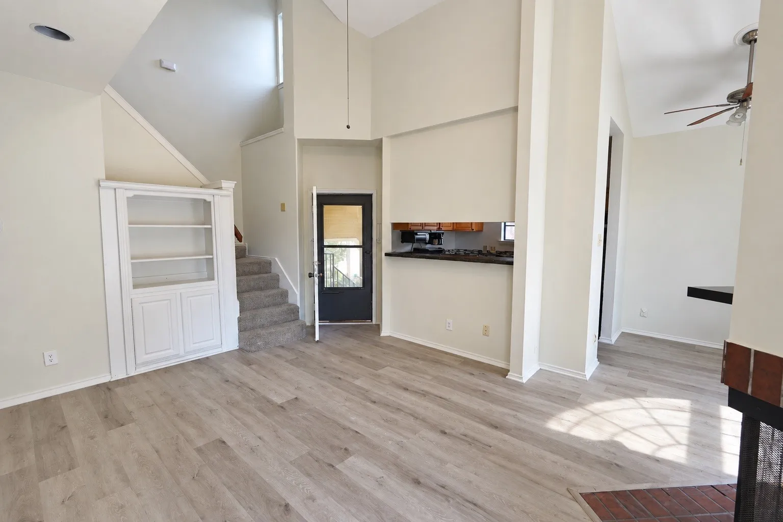 Condominium For Rent in Dallas County , 4414 Point Boulevard 216, Garland, Texas 75043, 2 Bedroom, 2 Bathroom, Garage spaces, 888 Sqft, built in 1983, mls#21396935, Real Estate Agent in Garland, Homes For Rent in Dallas county, Homes For Rent in Garland, Realtor in Garland Texas, Real Estate Brokerage Independent Realty Texas, Luminita Cordes Realtor