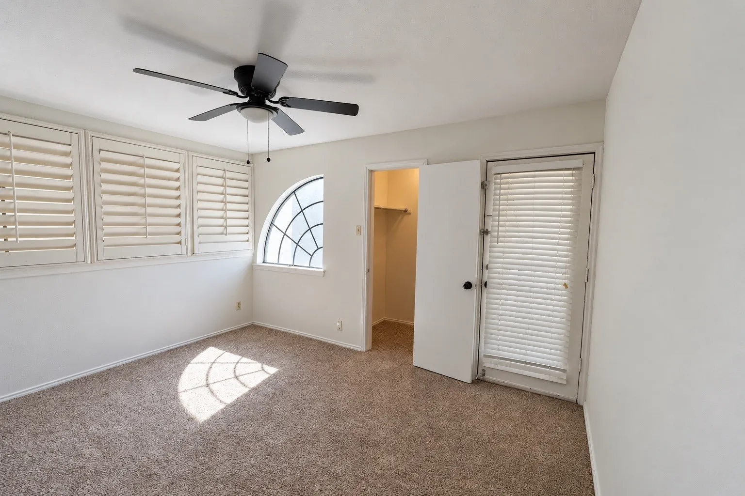 Condominium For Rent in Dallas County , 4414 Point Boulevard 216, Garland, Texas 75043, 2 Bedroom, 2 Bathroom, Garage spaces, 888 Sqft, built in 1983, mls#21396935, Real Estate Agent in Garland, Homes For Rent in Dallas county, Homes For Rent in Garland, Realtor in Garland Texas, Real Estate Brokerage Independent Realty Texas, Luminita Cordes Realtor