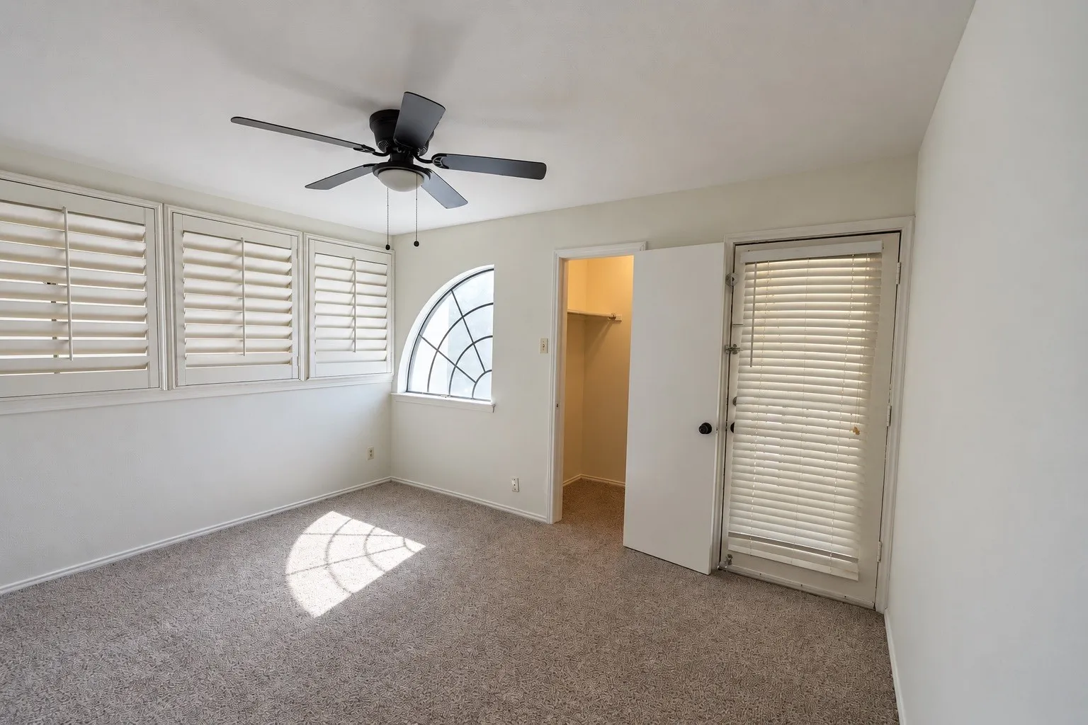 Condominium For Rent in Dallas County , 4414 Point Boulevard 216, Garland, Texas 75043, 2 Bedroom, 2 Bathroom, Garage spaces, 888 Sqft, built in 1983, mls#21396935, Real Estate Agent in Garland, Homes For Rent in Dallas county, Homes For Rent in Garland, Realtor in Garland Texas, Real Estate Brokerage Independent Realty Texas, Luminita Cordes Realtor