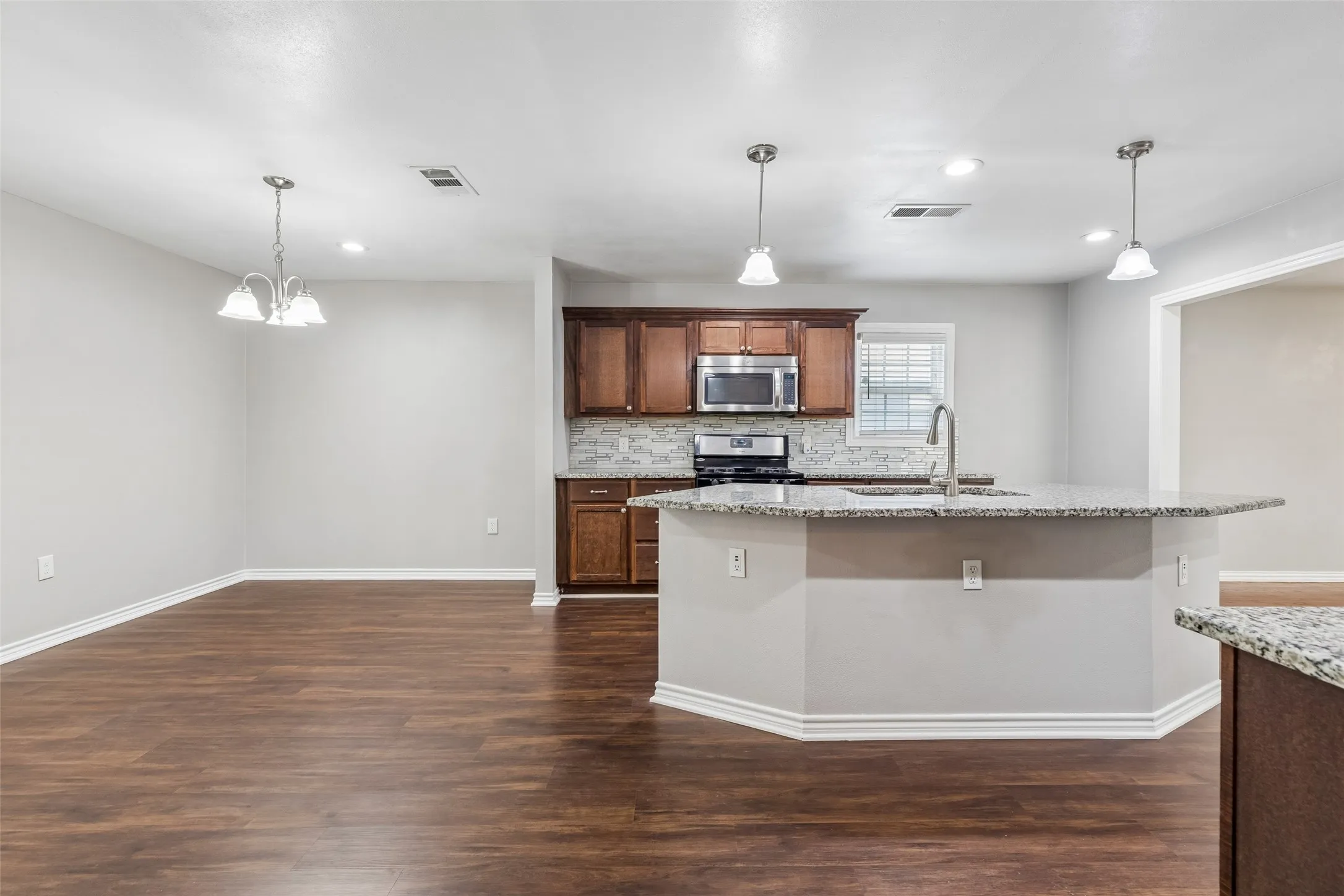 Single Family Residence For Sale in Dallas County , 4227 Shelley Boulevard, Dallas, Texas 75211, 4 Bedroom, 2 Bathroom, 2 Garage spaces, 2,048 Sqft, built in 1948, mls#21394239, Real Estate Agent in Dallas, Homes For Sale in Dallas county, Homes For Sale in Dallas, Realtor in Dallas Texas, Real Estate Brokerage Independent Realty Texas, Luminita Cordes Realtor