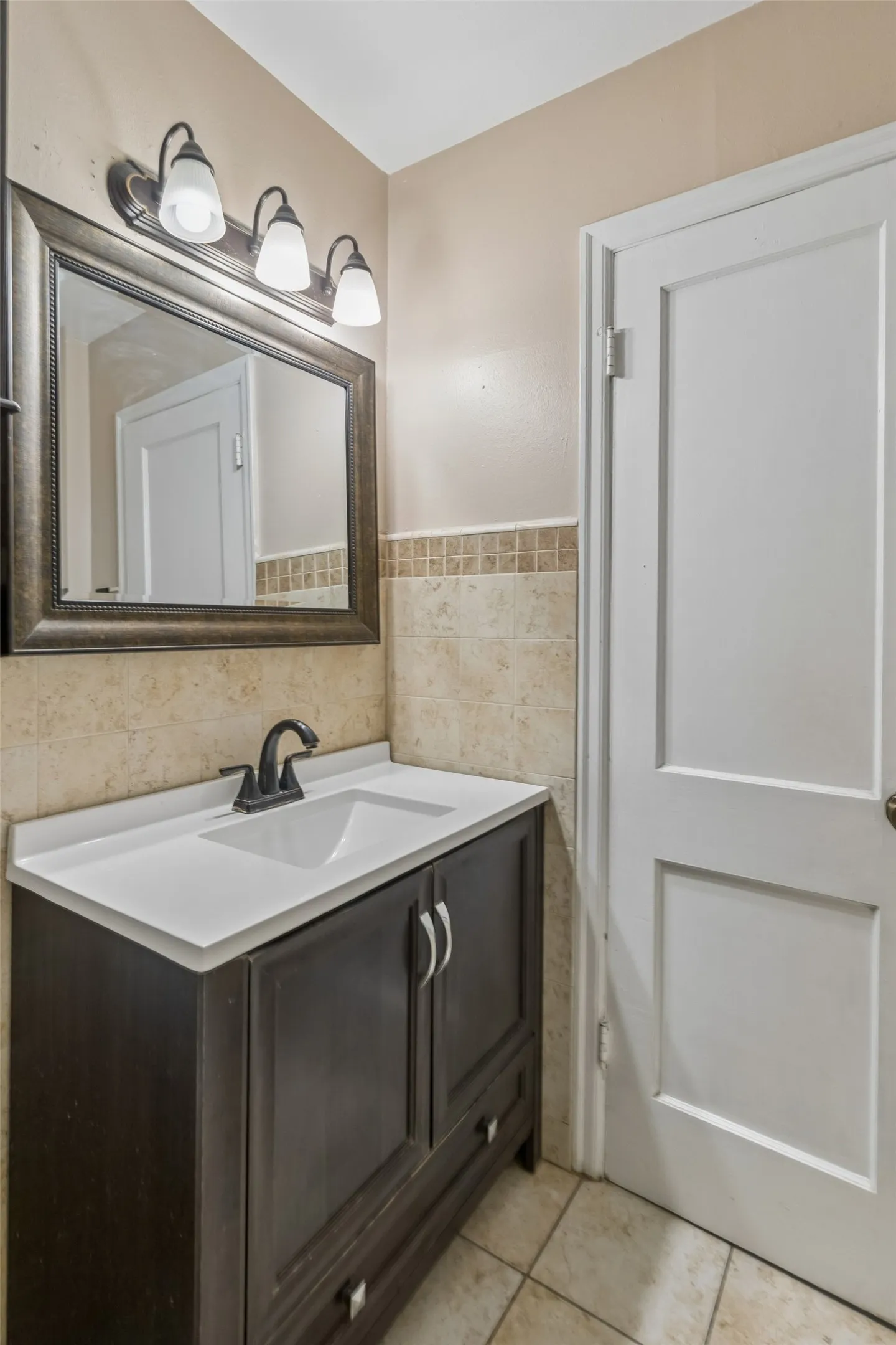 Single Family Residence For Sale in Dallas County , 4227 Shelley Boulevard, Dallas, Texas 75211, 4 Bedroom, 2 Bathroom, 2 Garage spaces, 2,048 Sqft, built in 1948, mls#21394239, Real Estate Agent in Dallas, Homes For Sale in Dallas county, Homes For Sale in Dallas, Realtor in Dallas Texas, Real Estate Brokerage Independent Realty Texas, Luminita Cordes Realtor