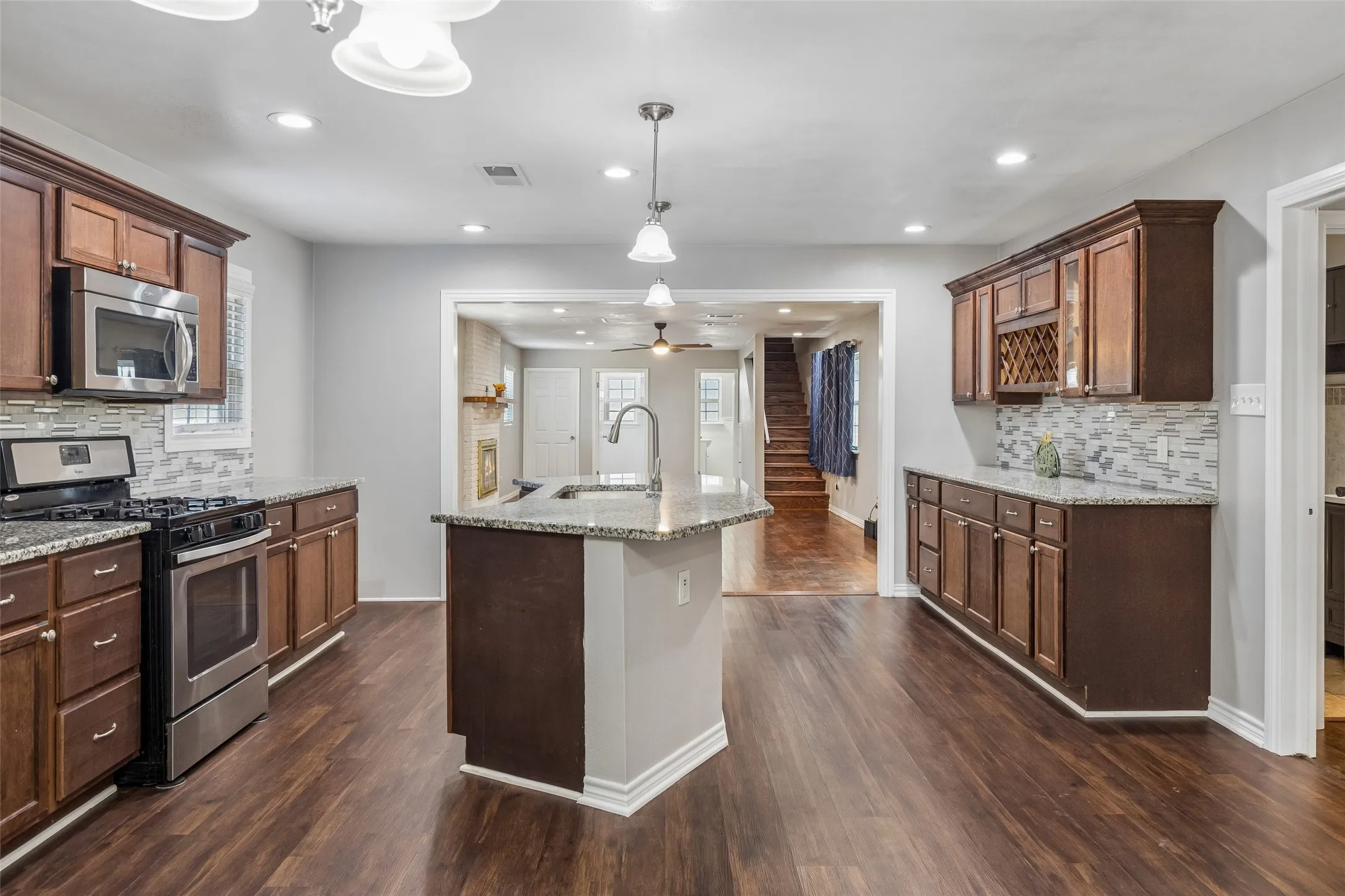 Single Family Residence For Sale in Dallas County , 4227 Shelley Boulevard, Dallas, Texas 75211, 4 Bedroom, 2 Bathroom, 2 Garage spaces, 2,048 Sqft, built in 1948, mls#21394239, Real Estate Agent in Dallas, Homes For Sale in Dallas county, Homes For Sale in Dallas, Realtor in Dallas Texas, Real Estate Brokerage Independent Realty Texas, Luminita Cordes Realtor