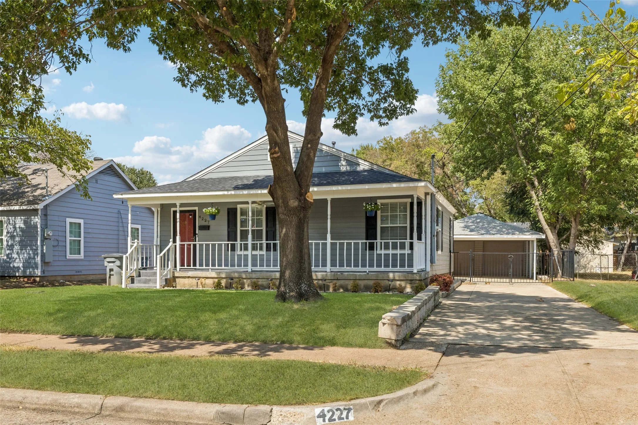 Single Family Residence For Sale in Dallas County , 4227 Shelley Boulevard, Dallas, Texas 75211, 4 Bedroom, 2 Bathroom, 2 Garage spaces, 2,048 Sqft, built in 1948, mls#21394239, Real Estate Agent in Dallas, Homes For Sale in Dallas county, Homes For Sale in Dallas, Realtor in Dallas Texas, Real Estate Brokerage Independent Realty Texas, Luminita Cordes Realtor