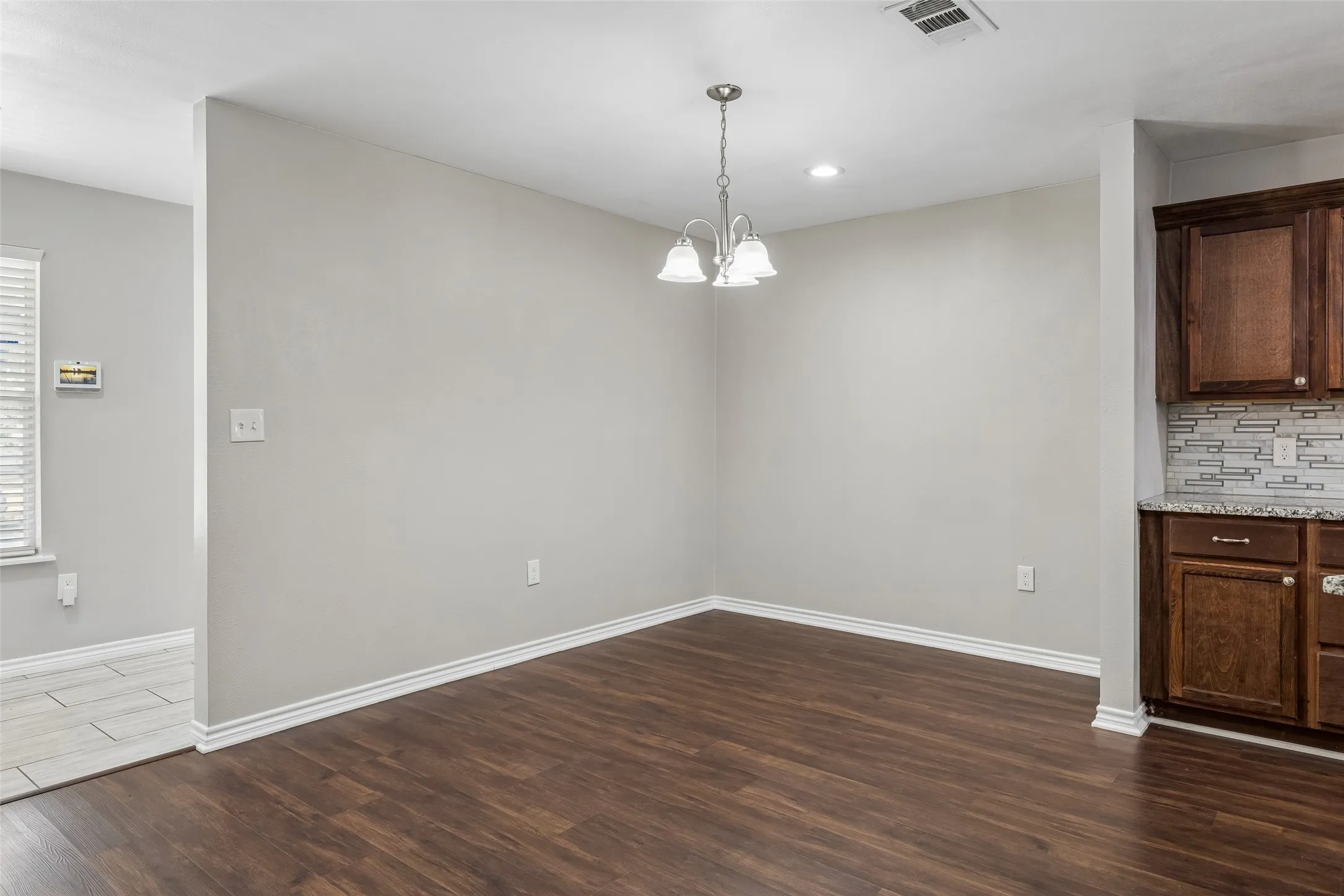 Single Family Residence For Sale in Dallas County , 4227 Shelley Boulevard, Dallas, Texas 75211, 4 Bedroom, 2 Bathroom, 2 Garage spaces, 2,048 Sqft, built in 1948, mls#21394239, Real Estate Agent in Dallas, Homes For Sale in Dallas county, Homes For Sale in Dallas, Realtor in Dallas Texas, Real Estate Brokerage Independent Realty Texas, Luminita Cordes Realtor