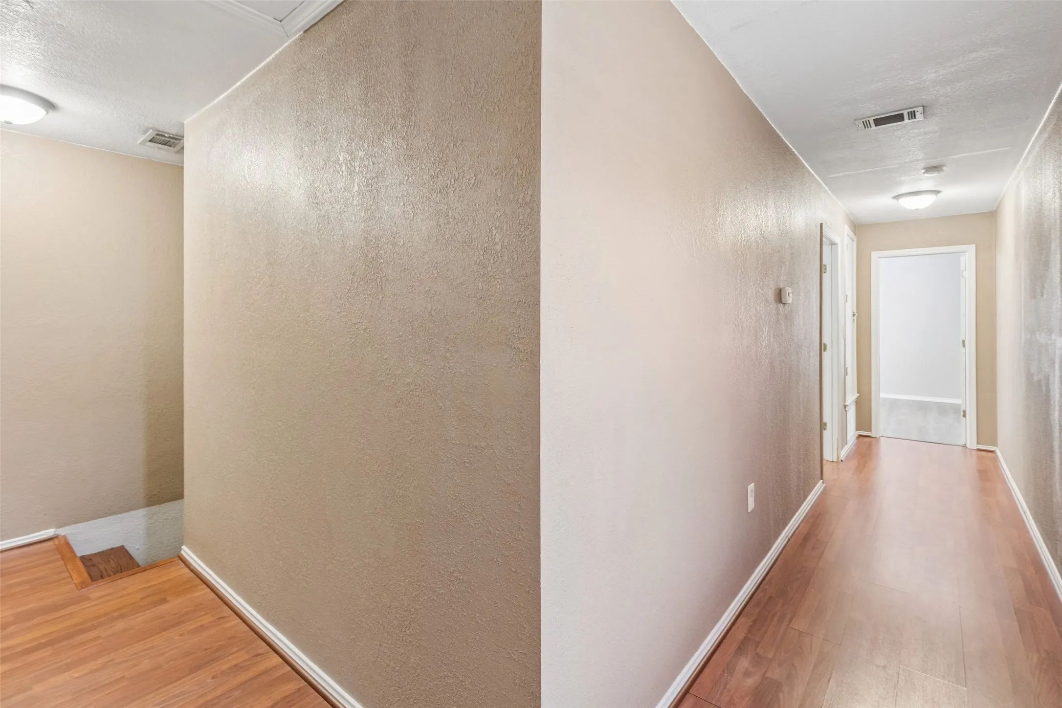 Single Family Residence For Sale in Dallas County , 4227 Shelley Boulevard, Dallas, Texas 75211, 4 Bedroom, 2 Bathroom, 2 Garage spaces, 2,048 Sqft, built in 1948, mls#21394239, Real Estate Agent in Dallas, Homes For Sale in Dallas county, Homes For Sale in Dallas, Realtor in Dallas Texas, Real Estate Brokerage Independent Realty Texas, Luminita Cordes Realtor