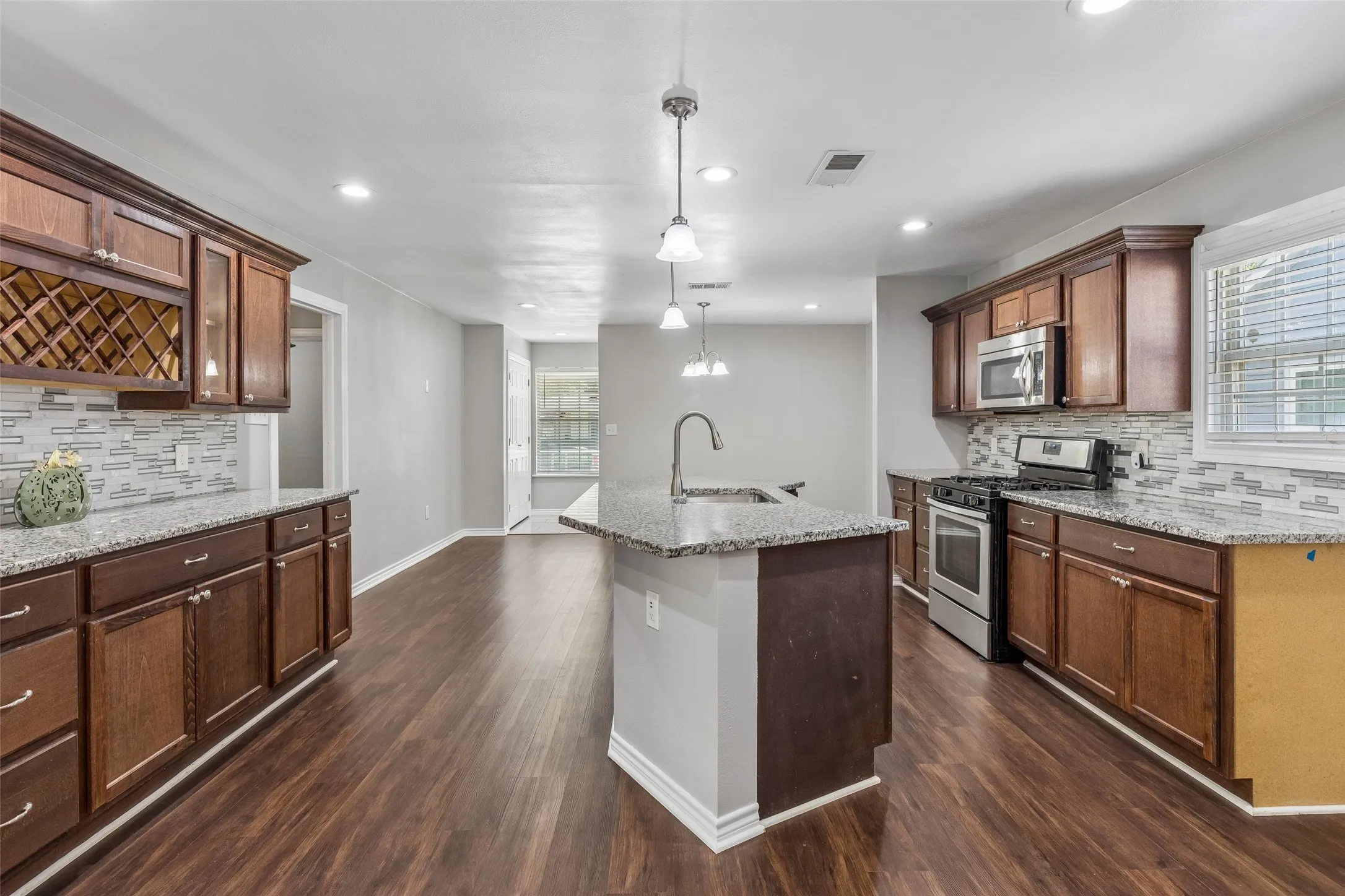 Single Family Residence For Sale in Dallas County , 4227 Shelley Boulevard, Dallas, Texas 75211, 4 Bedroom, 2 Bathroom, 2 Garage spaces, 2,048 Sqft, built in 1948, mls#21394239, Real Estate Agent in Dallas, Homes For Sale in Dallas county, Homes For Sale in Dallas, Realtor in Dallas Texas, Real Estate Brokerage Independent Realty Texas, Luminita Cordes Realtor