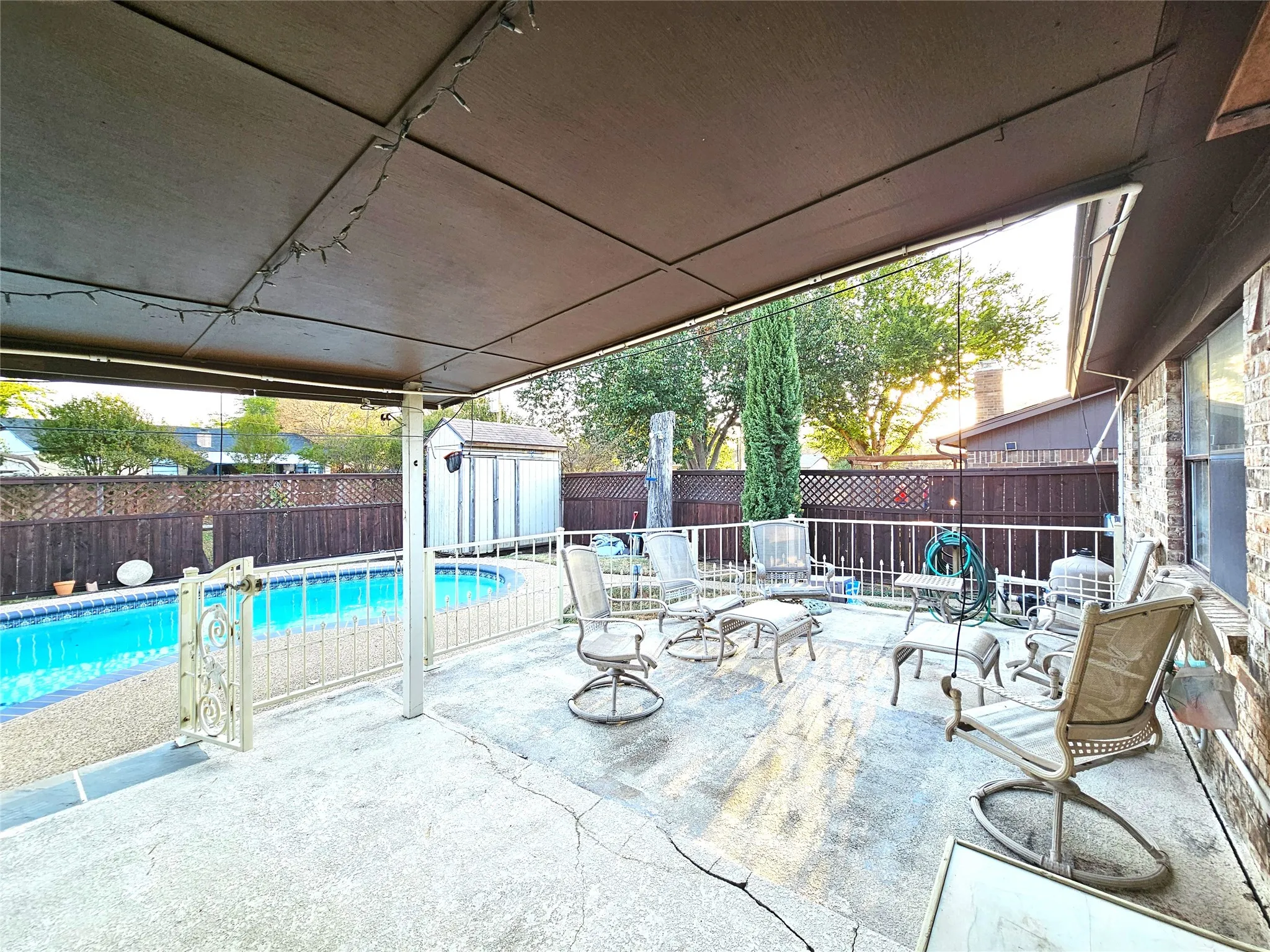 Single Family Residence For Sale in Tarrant County , 6208 Brookside Drive, Watauga, Texas 76148, 3 Bedroom, 2 Bathroom, 2 Garage spaces, 1,281 Sqft, built in 1979, mls#21396911, Real Estate Agent in Watauga, Homes For Sale in Tarrant county, Homes For Sale in Watauga, Realtor in Watauga Texas, Real Estate Brokerage Independent Realty Texas, Luminita Cordes Realtor
