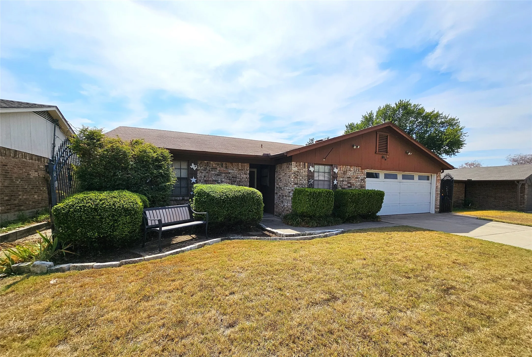 Single Family Residence For Sale in Tarrant County , 6208 Brookside Drive, Watauga, Texas 76148, 3 Bedroom, 2 Bathroom, 2 Garage spaces, 1,281 Sqft, built in 1979, mls#21396911, Real Estate Agent in Watauga, Homes For Sale in Tarrant county, Homes For Sale in Watauga, Realtor in Watauga Texas, Real Estate Brokerage Independent Realty Texas, Luminita Cordes Realtor