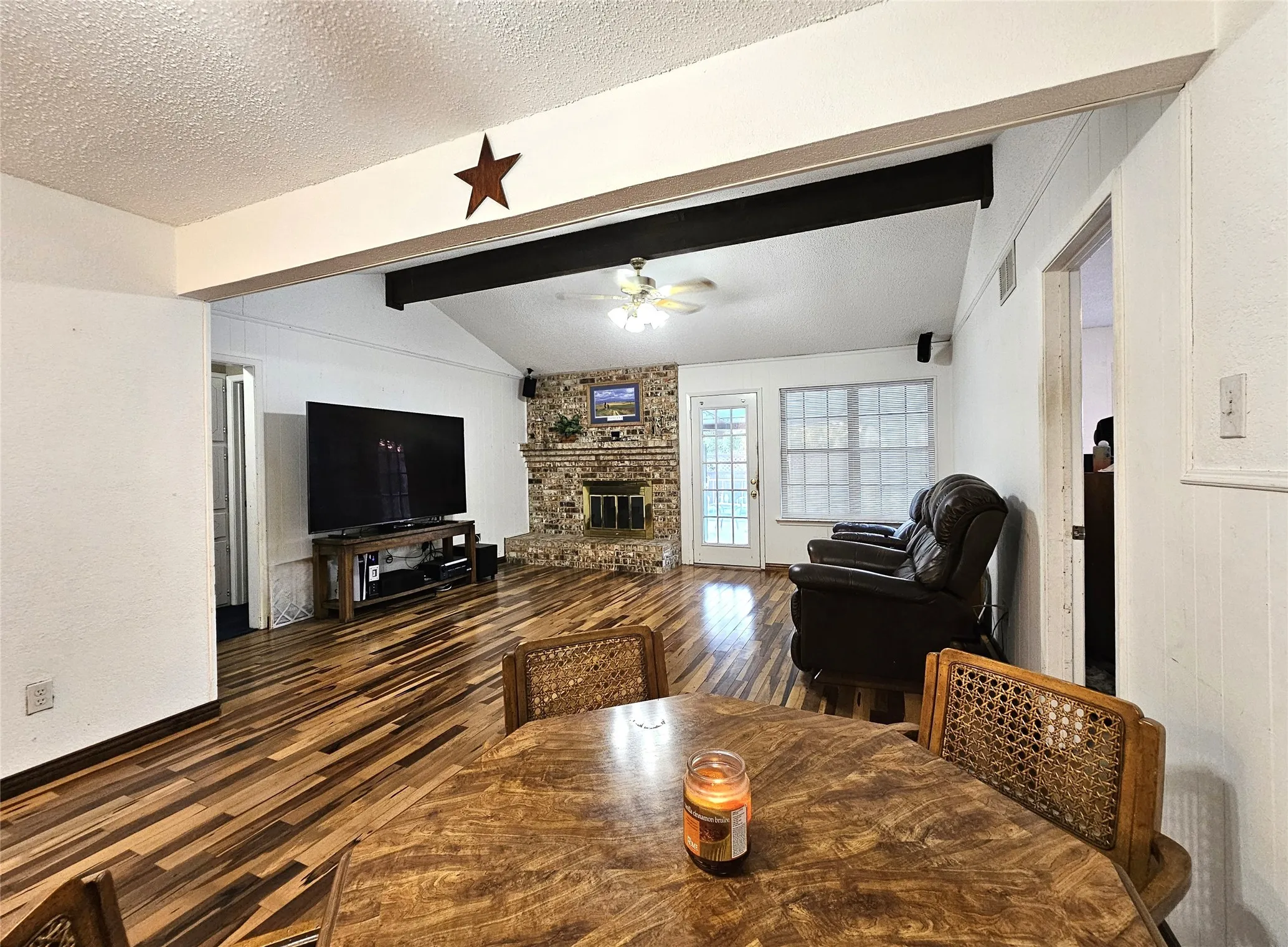Single Family Residence For Sale in Tarrant County , 6208 Brookside Drive, Watauga, Texas 76148, 3 Bedroom, 2 Bathroom, 2 Garage spaces, 1,281 Sqft, built in 1979, mls#21396911, Real Estate Agent in Watauga, Homes For Sale in Tarrant county, Homes For Sale in Watauga, Realtor in Watauga Texas, Real Estate Brokerage Independent Realty Texas, Luminita Cordes Realtor