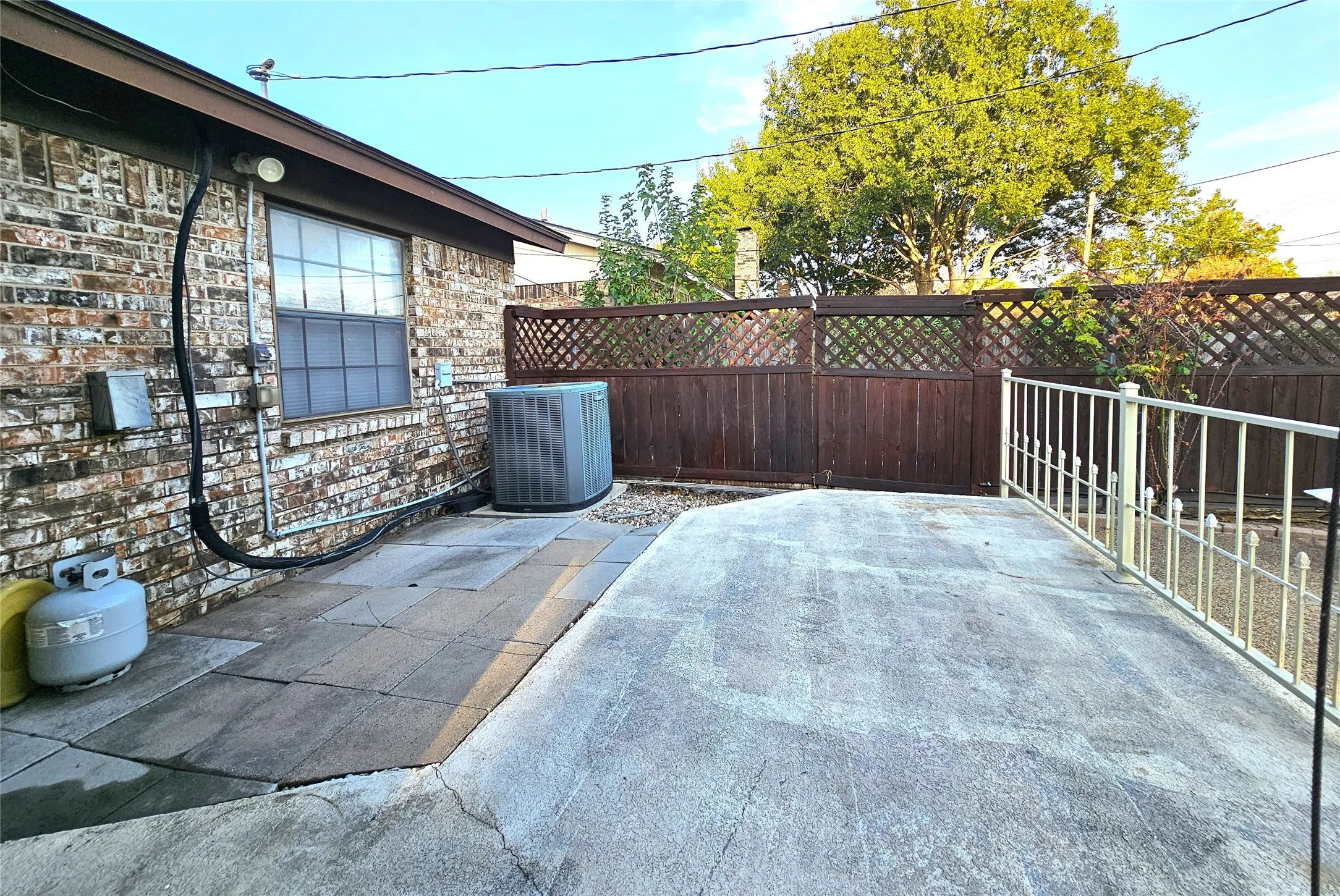 Single Family Residence For Sale in Tarrant County , 6208 Brookside Drive, Watauga, Texas 76148, 3 Bedroom, 2 Bathroom, 2 Garage spaces, 1,281 Sqft, built in 1979, mls#21396911, Real Estate Agent in Watauga, Homes For Sale in Tarrant county, Homes For Sale in Watauga, Realtor in Watauga Texas, Real Estate Brokerage Independent Realty Texas, Luminita Cordes Realtor