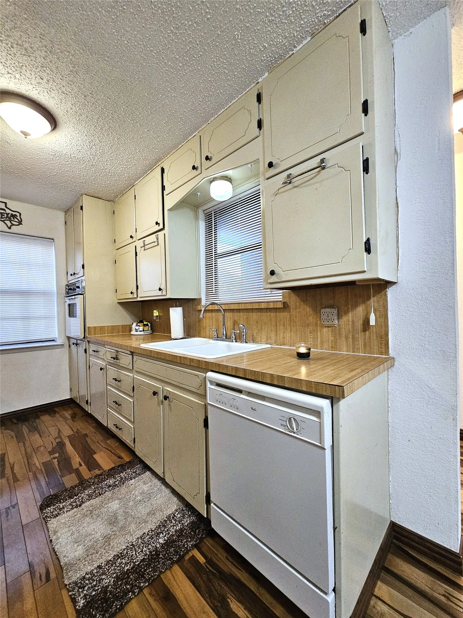 Single Family Residence For Sale in Tarrant County , 6208 Brookside Drive, Watauga, Texas 76148, 3 Bedroom, 2 Bathroom, 2 Garage spaces, 1,281 Sqft, built in 1979, mls#21396911, Real Estate Agent in Watauga, Homes For Sale in Tarrant county, Homes For Sale in Watauga, Realtor in Watauga Texas, Real Estate Brokerage Independent Realty Texas, Luminita Cordes Realtor