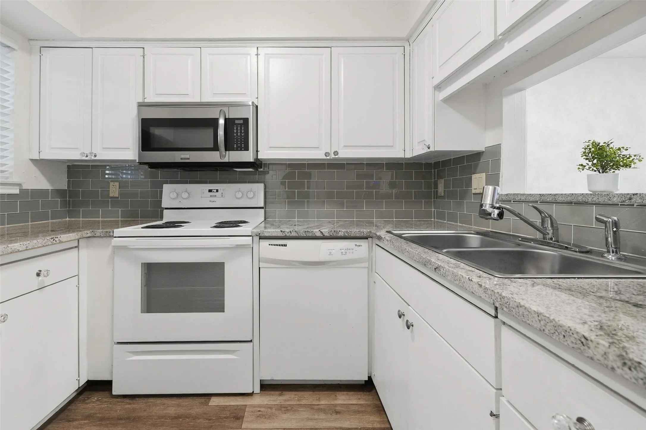 Condominium For Sale in Tarrant County , 1205 Roaring Springs Road 1205, Fort Worth, Texas 76114, 1 Bedroom, 1 Bathroom, Garage spaces, 908 Sqft, built in 1970, mls#21396740, Real Estate Agent in Fort Worth, Homes For Sale in Tarrant county, Homes For Sale in Fort Worth, Realtor in Fort Worth Texas, Real Estate Brokerage Independent Realty Texas, Luminita Cordes Realtor