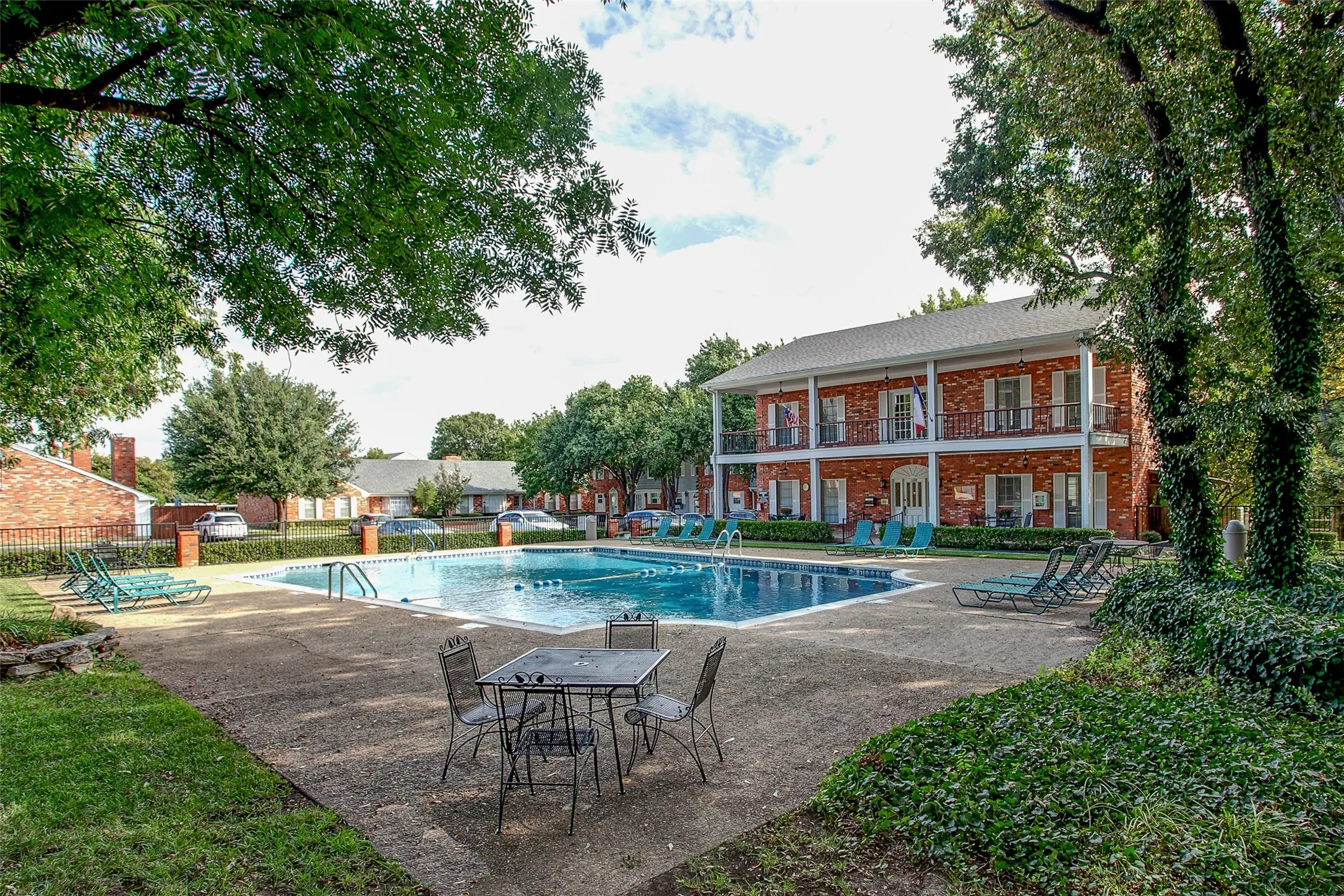 Condominium For Sale in Tarrant County , 1205 Roaring Springs Road 1205, Fort Worth, Texas 76114, 1 Bedroom, 1 Bathroom, Garage spaces, 908 Sqft, built in 1970, mls#21396740, Real Estate Agent in Fort Worth, Homes For Sale in Tarrant county, Homes For Sale in Fort Worth, Realtor in Fort Worth Texas, Real Estate Brokerage Independent Realty Texas, Luminita Cordes Realtor
