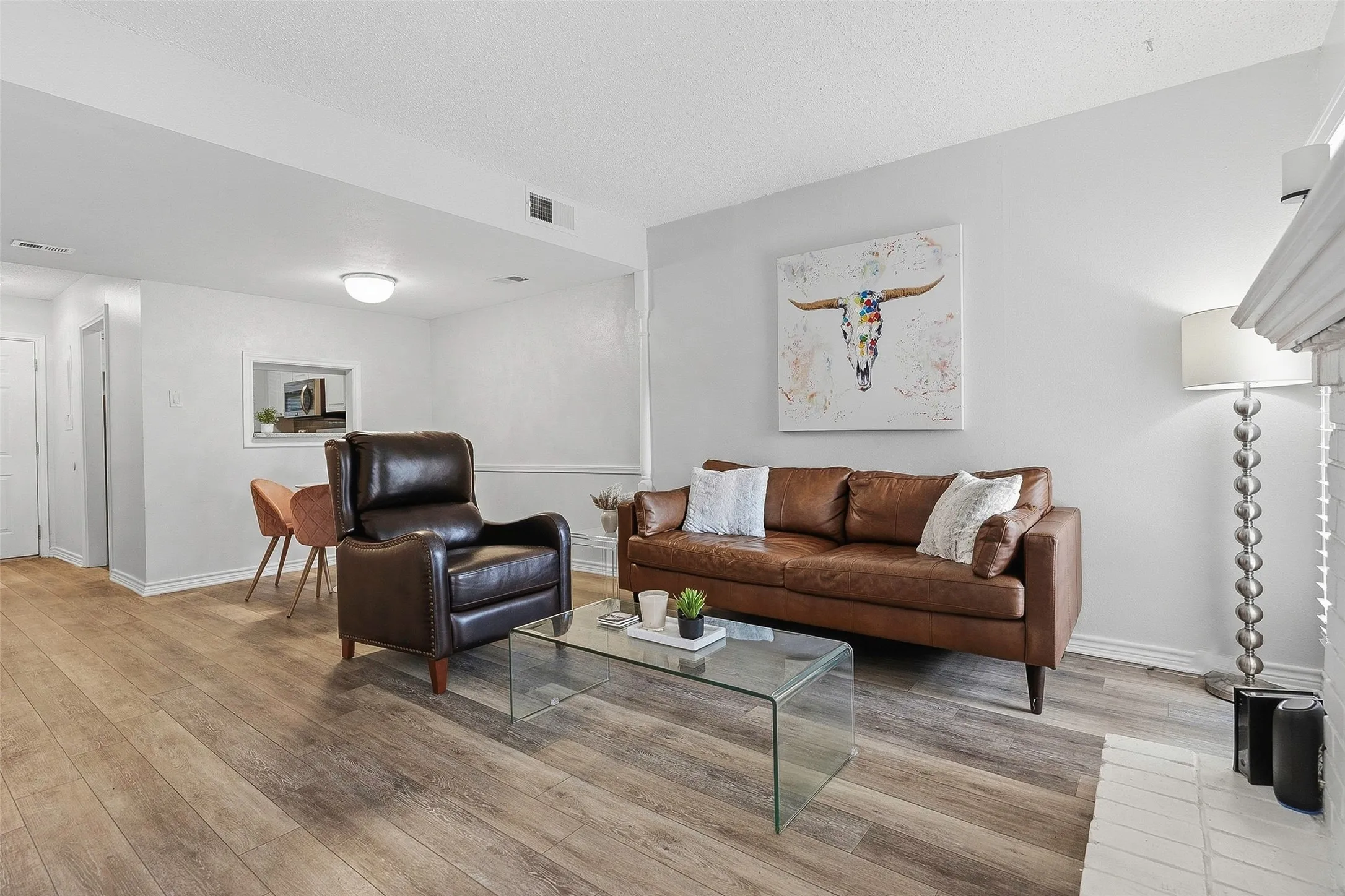 Condominium For Sale in Tarrant County , 1205 Roaring Springs Road 1205, Fort Worth, Texas 76114, 1 Bedroom, 1 Bathroom, Garage spaces, 908 Sqft, built in 1970, mls#21396740, Real Estate Agent in Fort Worth, Homes For Sale in Tarrant county, Homes For Sale in Fort Worth, Realtor in Fort Worth Texas, Real Estate Brokerage Independent Realty Texas, Luminita Cordes Realtor