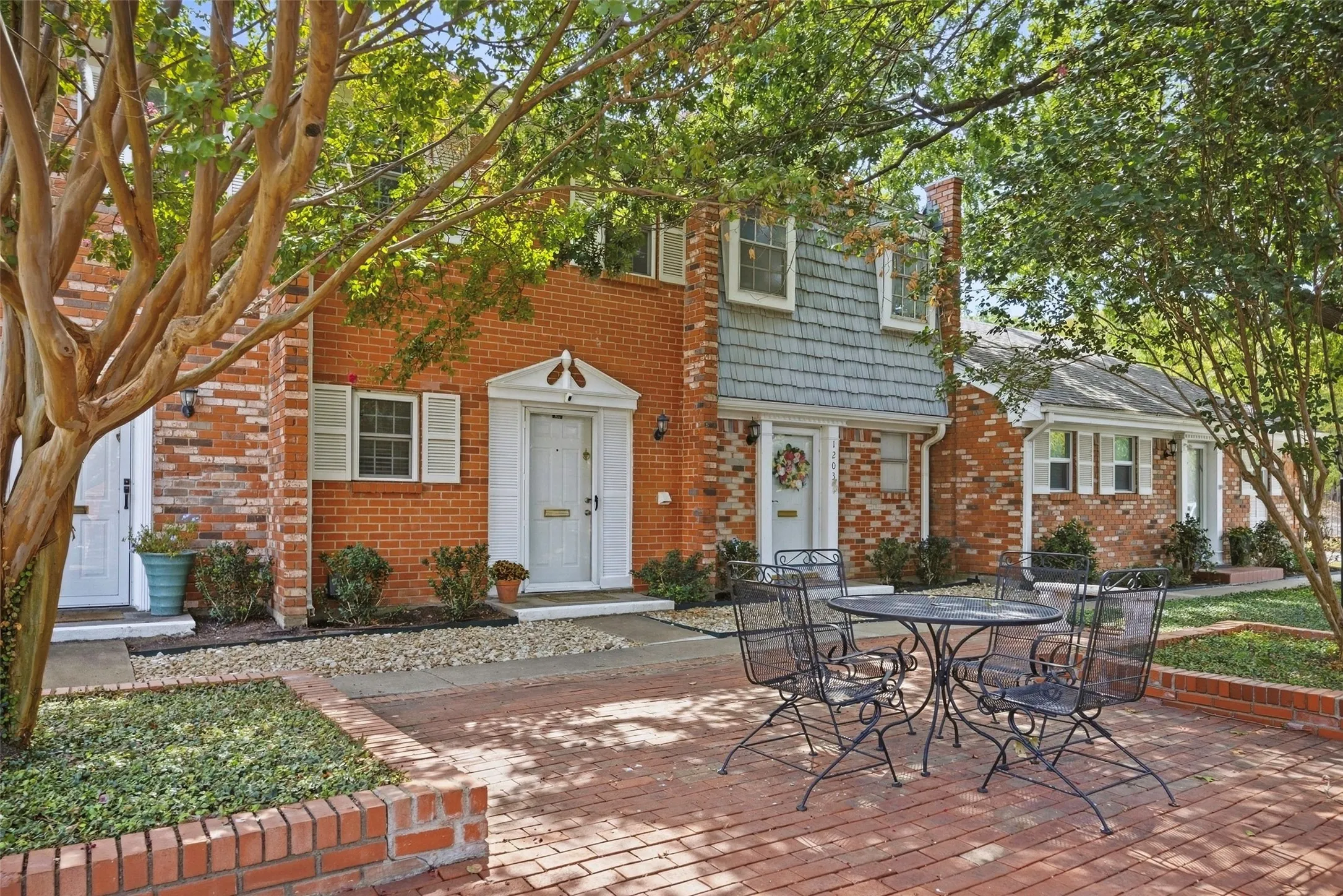 Condominium For Sale in Tarrant County , 1205 Roaring Springs Road 1205, Fort Worth, Texas 76114, 1 Bedroom, 1 Bathroom, Garage spaces, 908 Sqft, built in 1970, mls#21396740, Real Estate Agent in Fort Worth, Homes For Sale in Tarrant county, Homes For Sale in Fort Worth, Realtor in Fort Worth Texas, Real Estate Brokerage Independent Realty Texas, Luminita Cordes Realtor