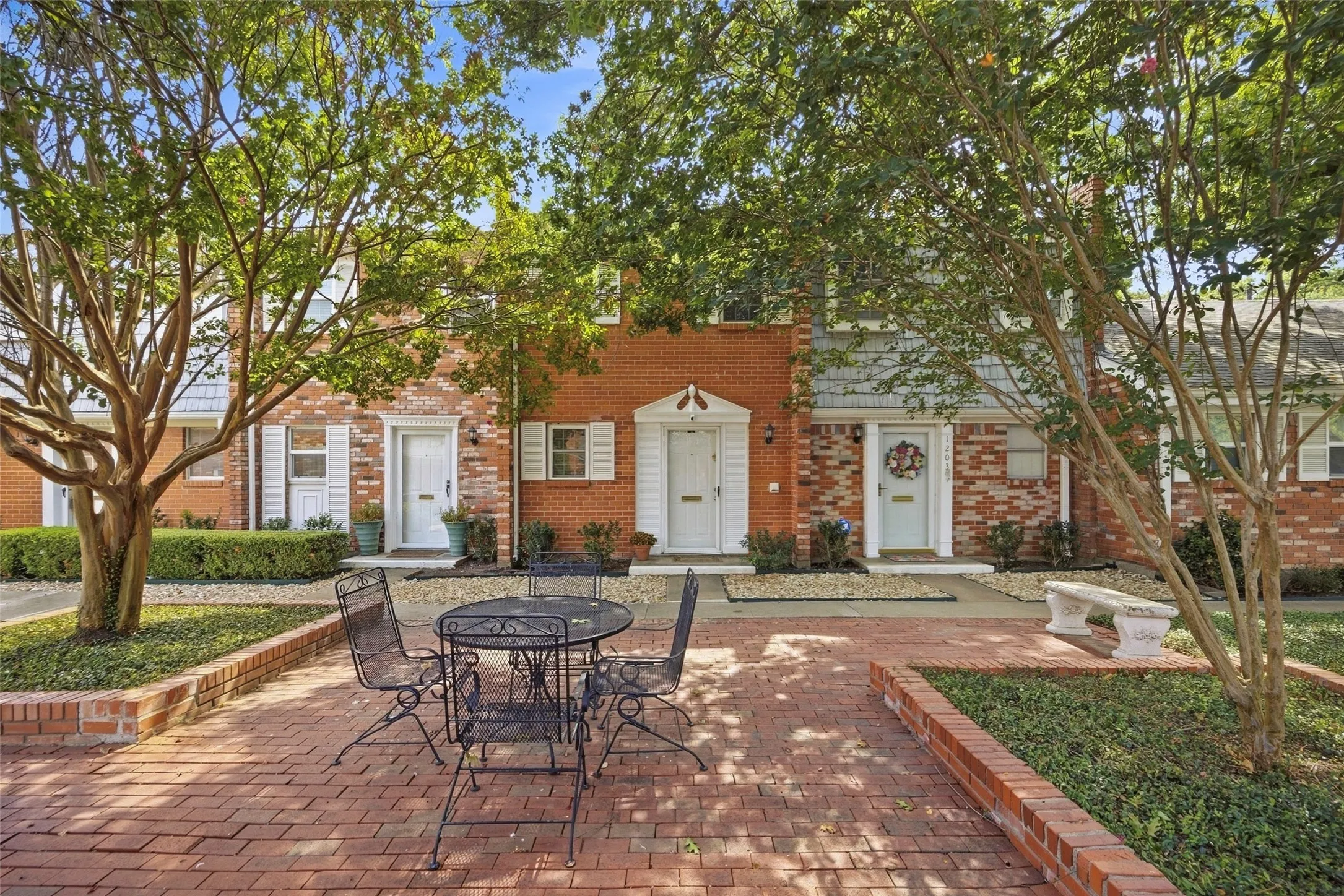 Condominium For Sale in Tarrant County , 1205 Roaring Springs Road 1205, Fort Worth, Texas 76114, 1 Bedroom, 1 Bathroom, Garage spaces, 908 Sqft, built in 1970, mls#21396740, Real Estate Agent in Fort Worth, Homes For Sale in Tarrant county, Homes For Sale in Fort Worth, Realtor in Fort Worth Texas, Real Estate Brokerage Independent Realty Texas, Luminita Cordes Realtor