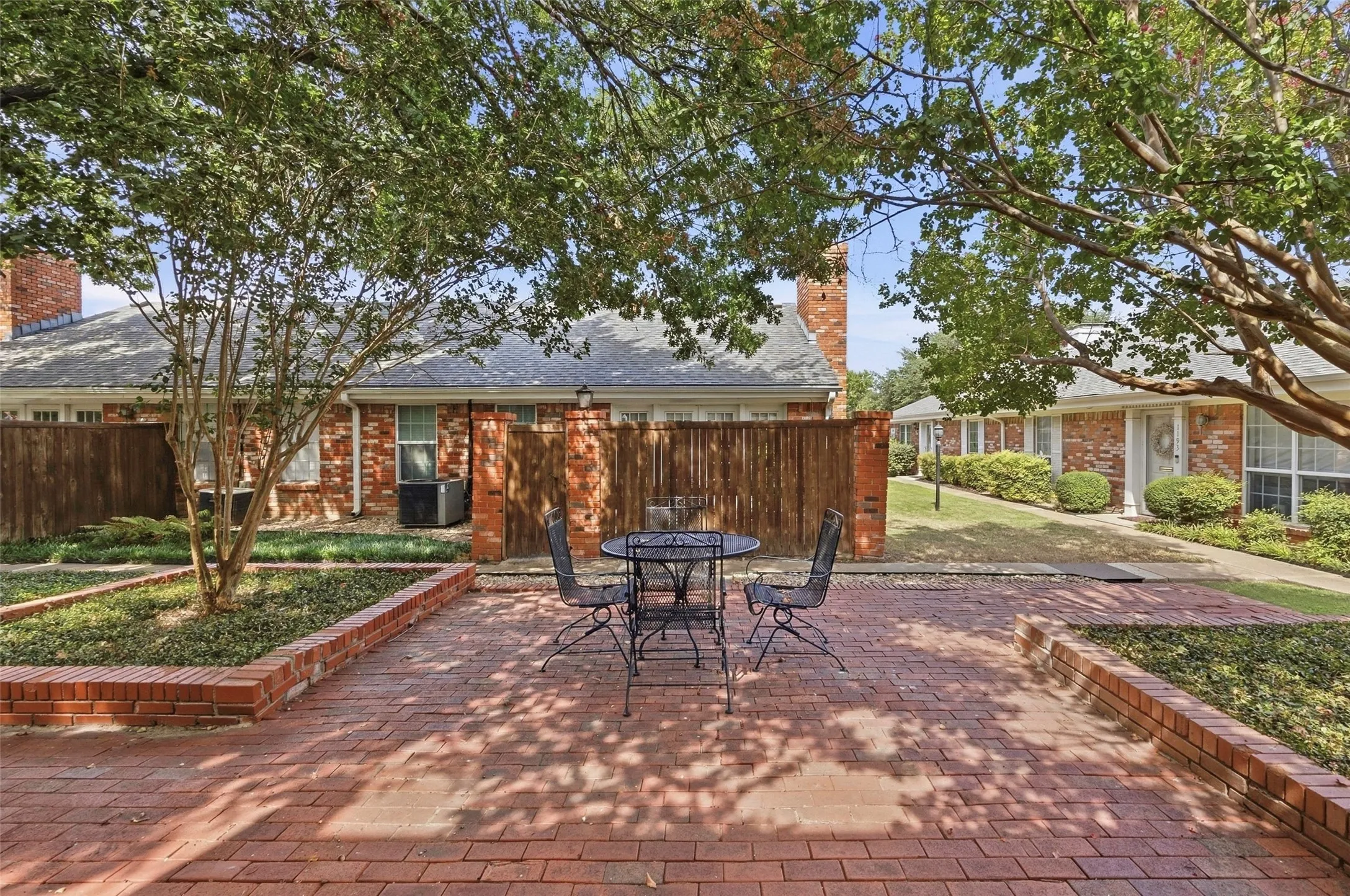 Condominium For Sale in Tarrant County , 1205 Roaring Springs Road 1205, Fort Worth, Texas 76114, 1 Bedroom, 1 Bathroom, Garage spaces, 908 Sqft, built in 1970, mls#21396740, Real Estate Agent in Fort Worth, Homes For Sale in Tarrant county, Homes For Sale in Fort Worth, Realtor in Fort Worth Texas, Real Estate Brokerage Independent Realty Texas, Luminita Cordes Realtor