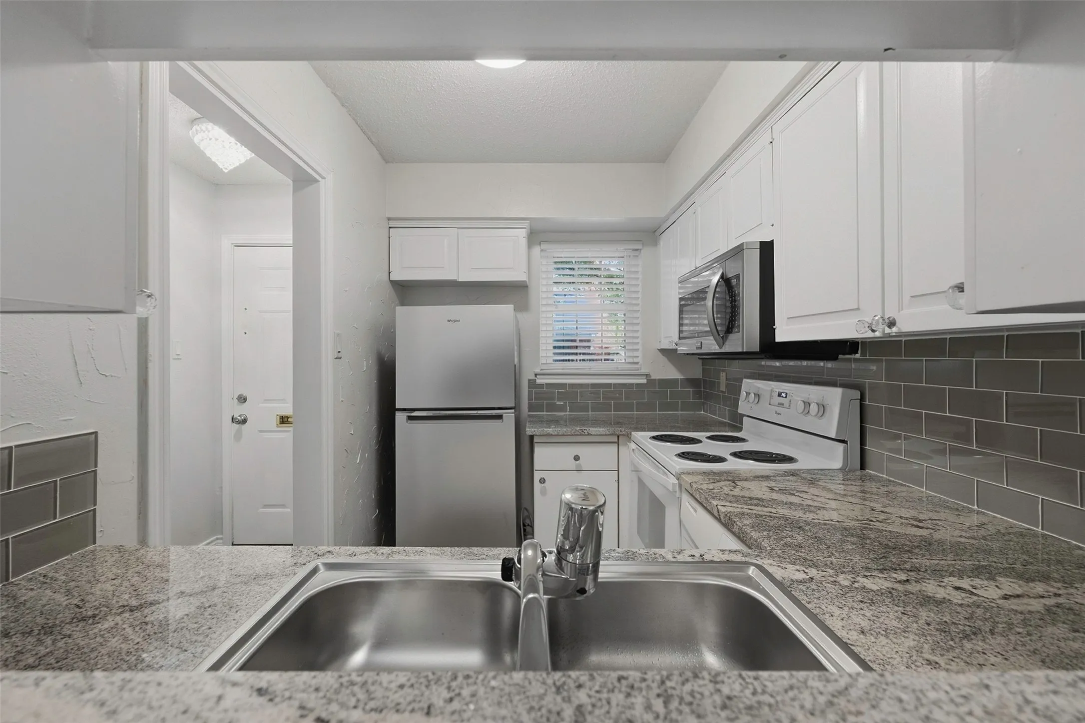Condominium For Sale in Tarrant County , 1205 Roaring Springs Road 1205, Fort Worth, Texas 76114, 1 Bedroom, 1 Bathroom, Garage spaces, 908 Sqft, built in 1970, mls#21396740, Real Estate Agent in Fort Worth, Homes For Sale in Tarrant county, Homes For Sale in Fort Worth, Realtor in Fort Worth Texas, Real Estate Brokerage Independent Realty Texas, Luminita Cordes Realtor