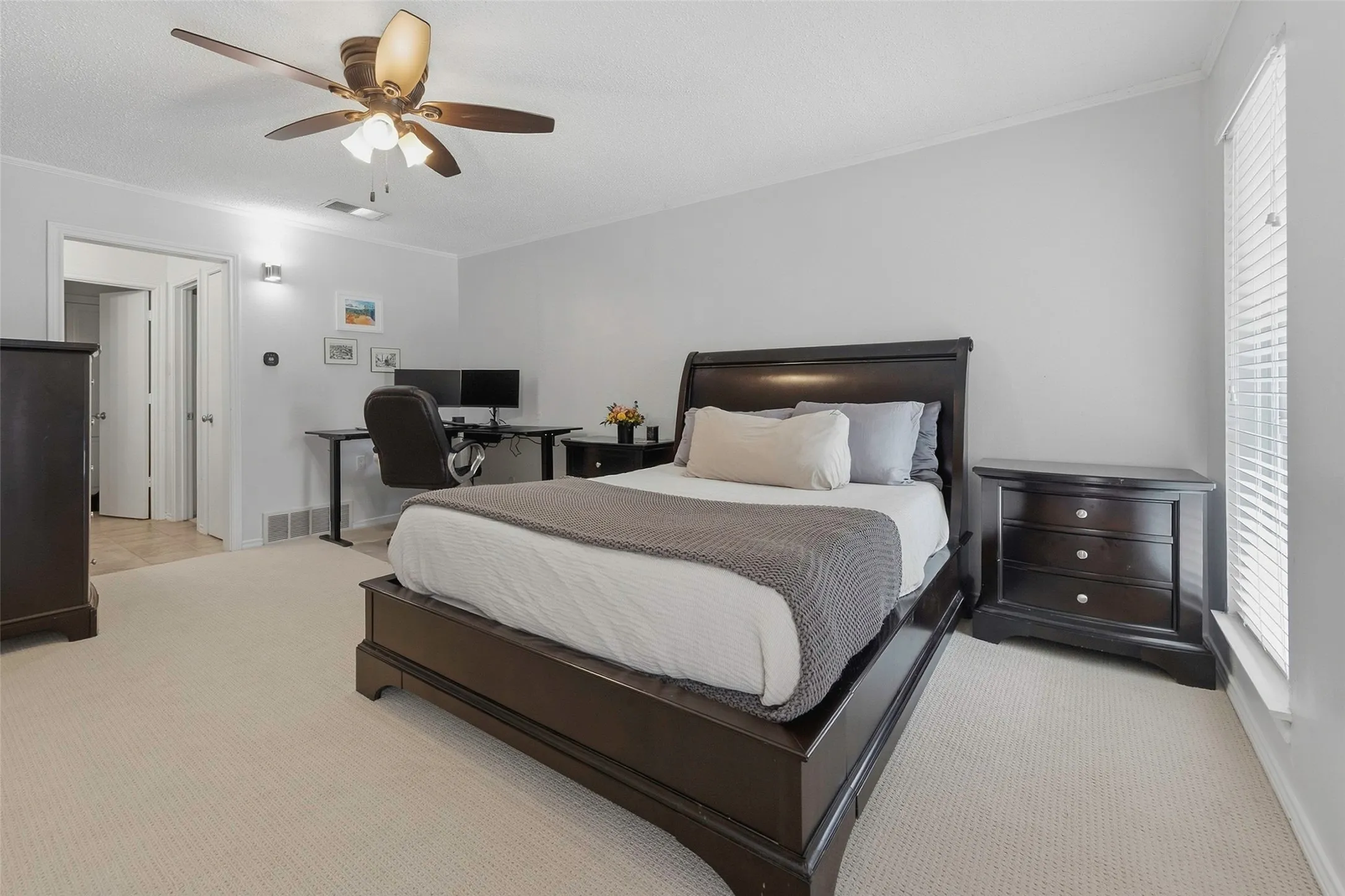 Condominium For Sale in Tarrant County , 1205 Roaring Springs Road 1205, Fort Worth, Texas 76114, 1 Bedroom, 1 Bathroom, Garage spaces, 908 Sqft, built in 1970, mls#21396740, Real Estate Agent in Fort Worth, Homes For Sale in Tarrant county, Homes For Sale in Fort Worth, Realtor in Fort Worth Texas, Real Estate Brokerage Independent Realty Texas, Luminita Cordes Realtor