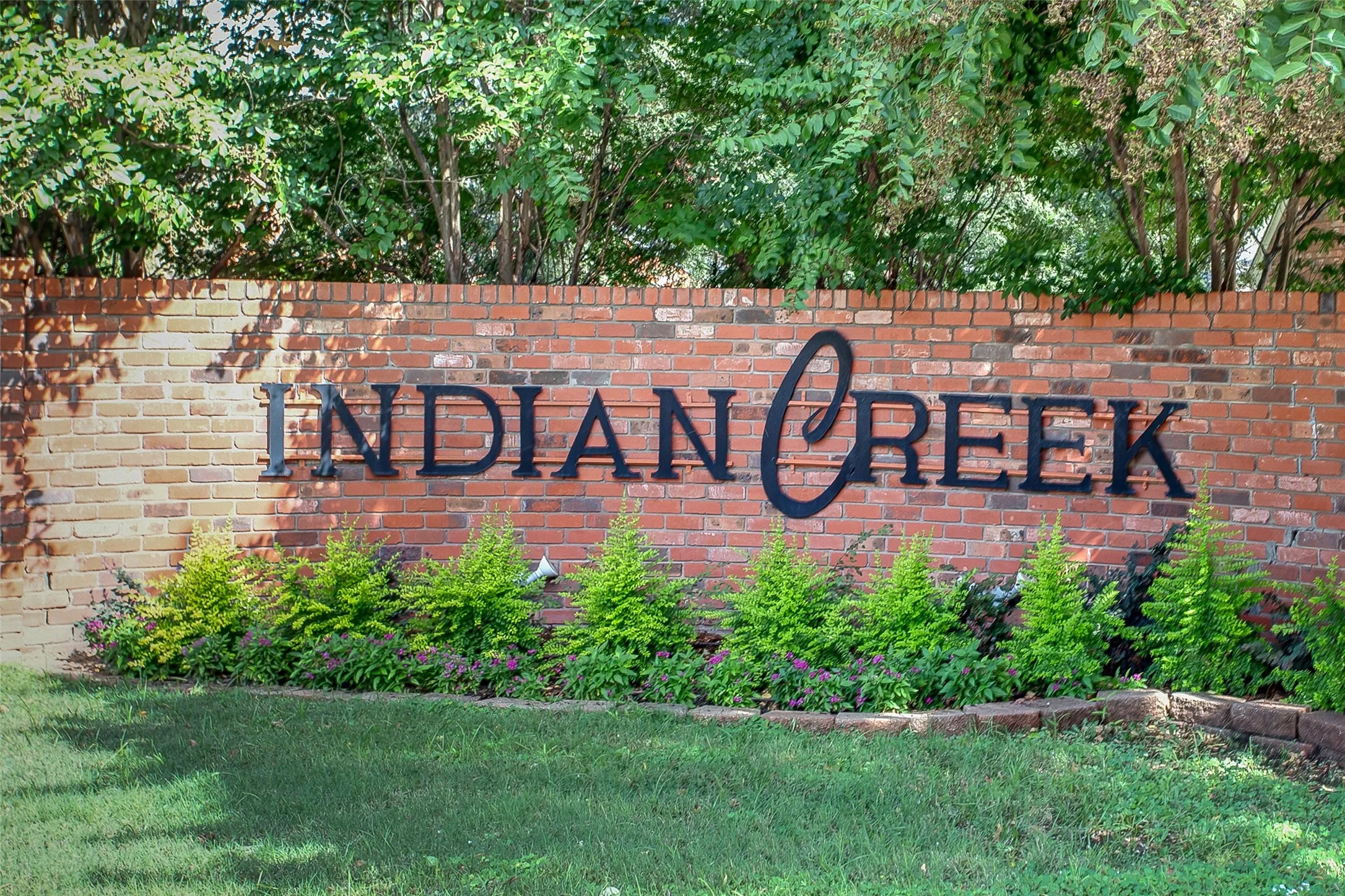 Condominium For Sale in Tarrant County , 1205 Roaring Springs Road 1205, Fort Worth, Texas 76114, 1 Bedroom, 1 Bathroom, Garage spaces, 908 Sqft, built in 1970, mls#21396740, Real Estate Agent in Fort Worth, Homes For Sale in Tarrant county, Homes For Sale in Fort Worth, Realtor in Fort Worth Texas, Real Estate Brokerage Independent Realty Texas, Luminita Cordes Realtor