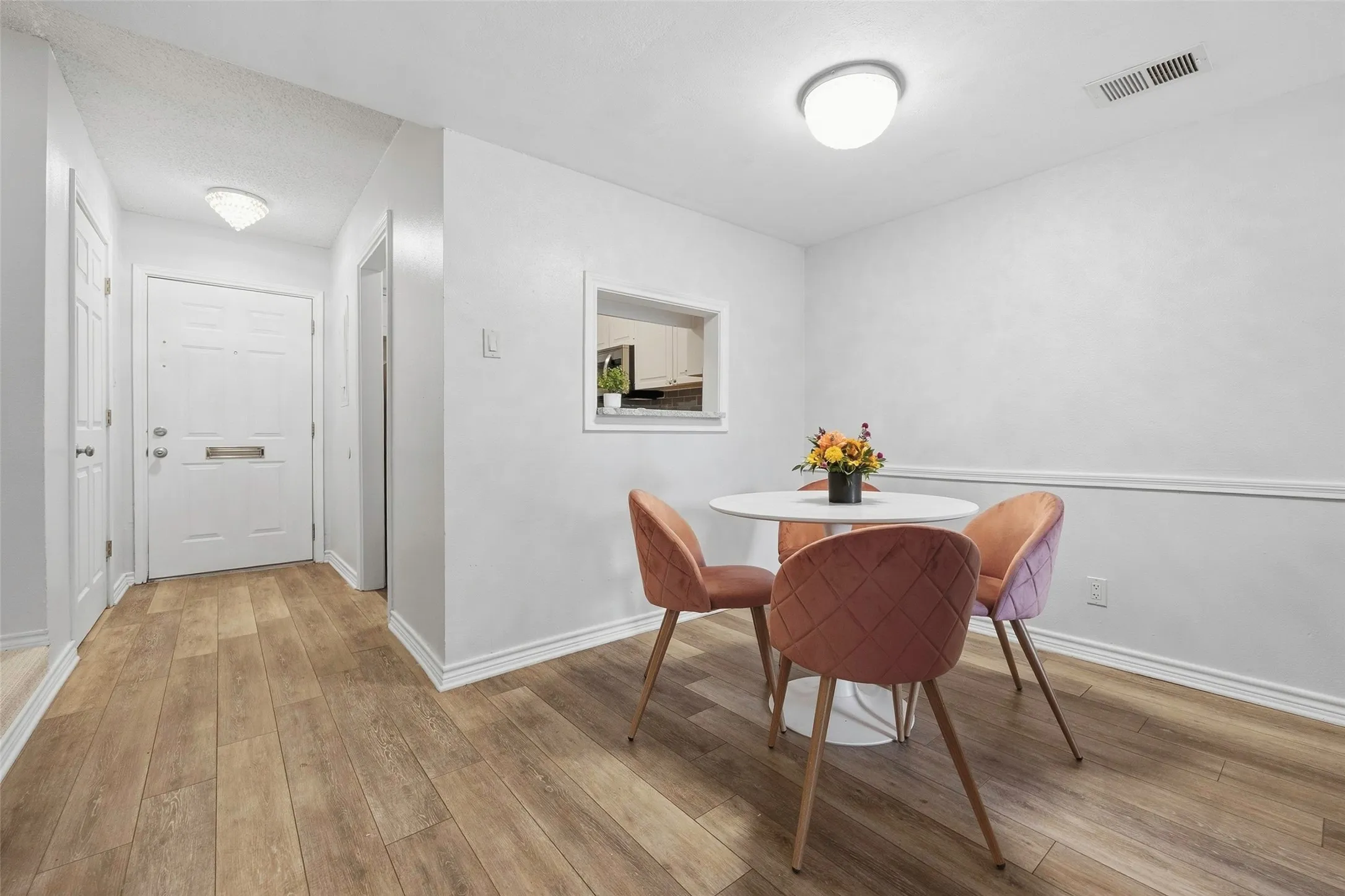 Condominium For Sale in Tarrant County , 1205 Roaring Springs Road 1205, Fort Worth, Texas 76114, 1 Bedroom, 1 Bathroom, Garage spaces, 908 Sqft, built in 1970, mls#21396740, Real Estate Agent in Fort Worth, Homes For Sale in Tarrant county, Homes For Sale in Fort Worth, Realtor in Fort Worth Texas, Real Estate Brokerage Independent Realty Texas, Luminita Cordes Realtor