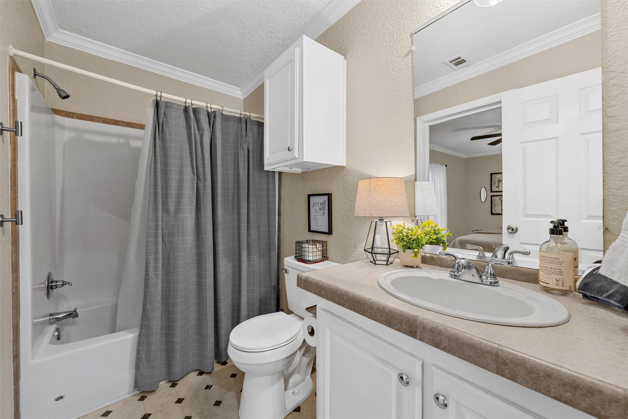 Single Family Residence For Sale in Mc Lennan County , 2220 S 2nd Street, Waco, Texas 76706, 4 Bedroom, 4 Bathroom, 1 Garage spaces, 1,728 Sqft, built in 2004, mls#21396532, Real Estate Agent in Waco, Homes For Sale in Mc Lennan county, Homes For Sale in Waco, Realtor in Waco Texas, Real Estate Brokerage Independent Realty Texas, Luminita Cordes Realtor