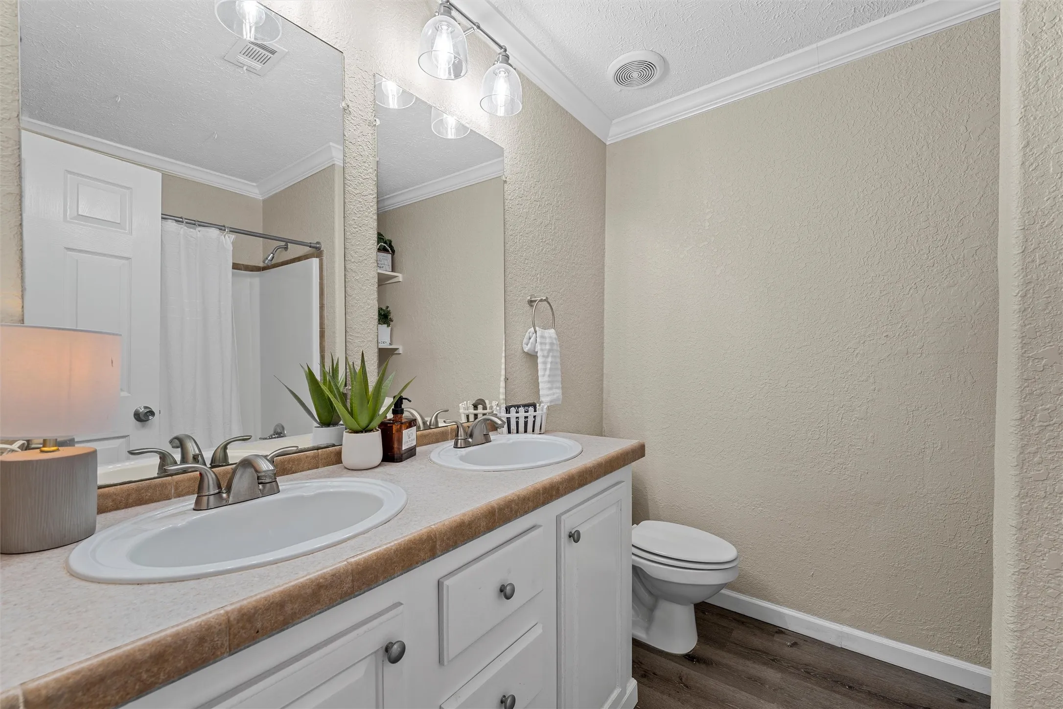 Single Family Residence For Sale in Mc Lennan County , 2220 S 2nd Street, Waco, Texas 76706, 4 Bedroom, 4 Bathroom, 1 Garage spaces, 1,728 Sqft, built in 2004, mls#21396532, Real Estate Agent in Waco, Homes For Sale in Mc Lennan county, Homes For Sale in Waco, Realtor in Waco Texas, Real Estate Brokerage Independent Realty Texas, Luminita Cordes Realtor