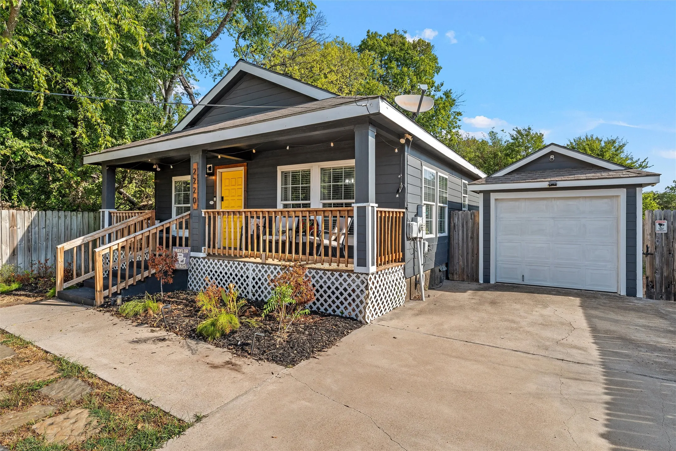 Single Family Residence For Sale in Mc Lennan County , 2220 S 2nd Street, Waco, Texas 76706, 4 Bedroom, 4 Bathroom, 1 Garage spaces, 1,728 Sqft, built in 2004, mls#21396532, Real Estate Agent in Waco, Homes For Sale in Mc Lennan county, Homes For Sale in Waco, Realtor in Waco Texas, Real Estate Brokerage Independent Realty Texas, Luminita Cordes Realtor