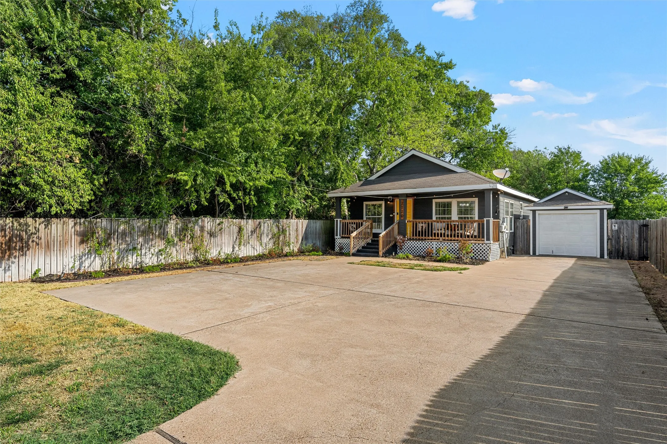 Single Family Residence For Sale in Mc Lennan County , 2220 S 2nd Street, Waco, Texas 76706, 4 Bedroom, 4 Bathroom, 1 Garage spaces, 1,728 Sqft, built in 2004, mls#21396532, Real Estate Agent in Waco, Homes For Sale in Mc Lennan county, Homes For Sale in Waco, Realtor in Waco Texas, Real Estate Brokerage Independent Realty Texas, Luminita Cordes Realtor