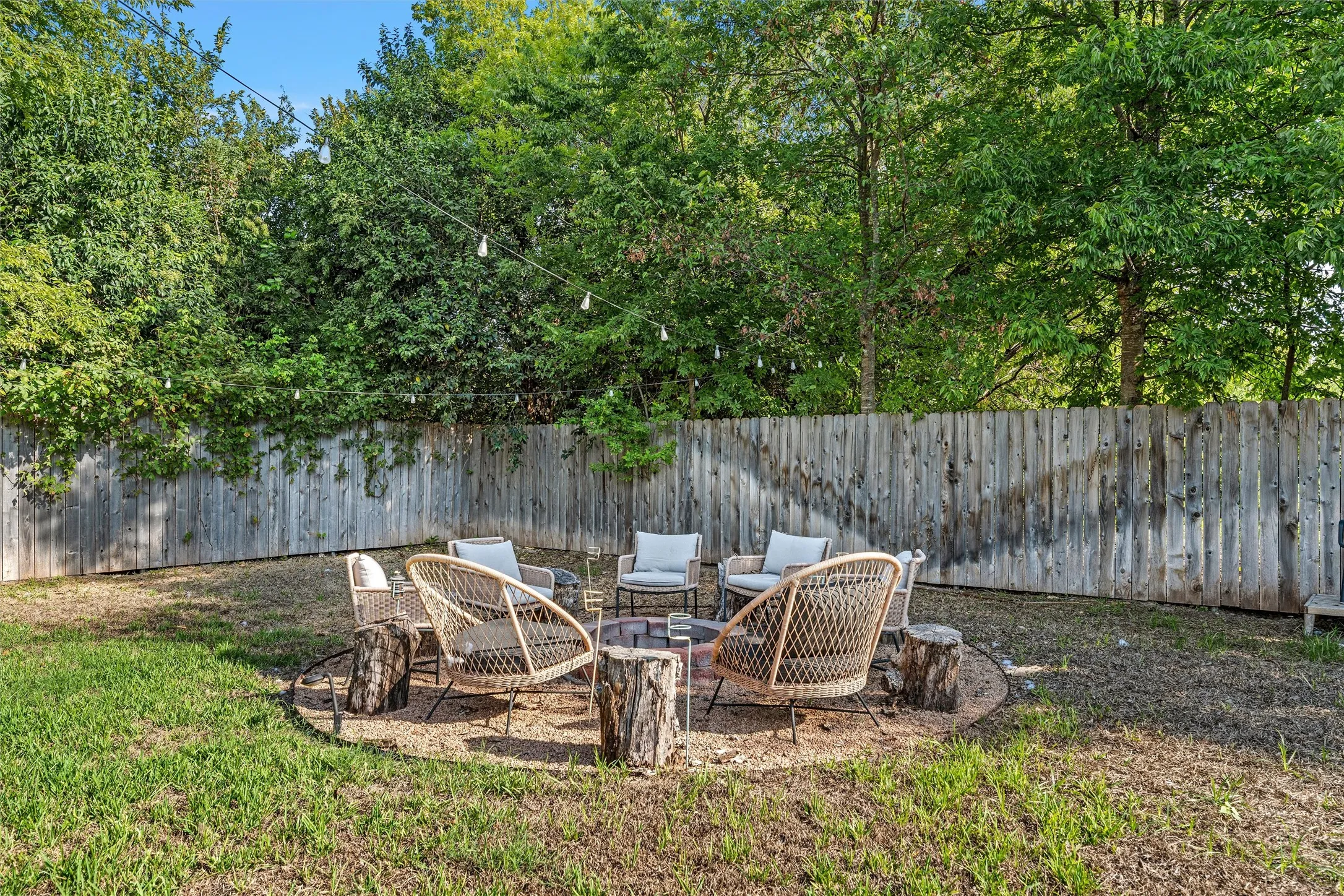 Single Family Residence For Sale in Mc Lennan County , 2220 S 2nd Street, Waco, Texas 76706, 4 Bedroom, 4 Bathroom, 1 Garage spaces, 1,728 Sqft, built in 2004, mls#21396532, Real Estate Agent in Waco, Homes For Sale in Mc Lennan county, Homes For Sale in Waco, Realtor in Waco Texas, Real Estate Brokerage Independent Realty Texas, Luminita Cordes Realtor