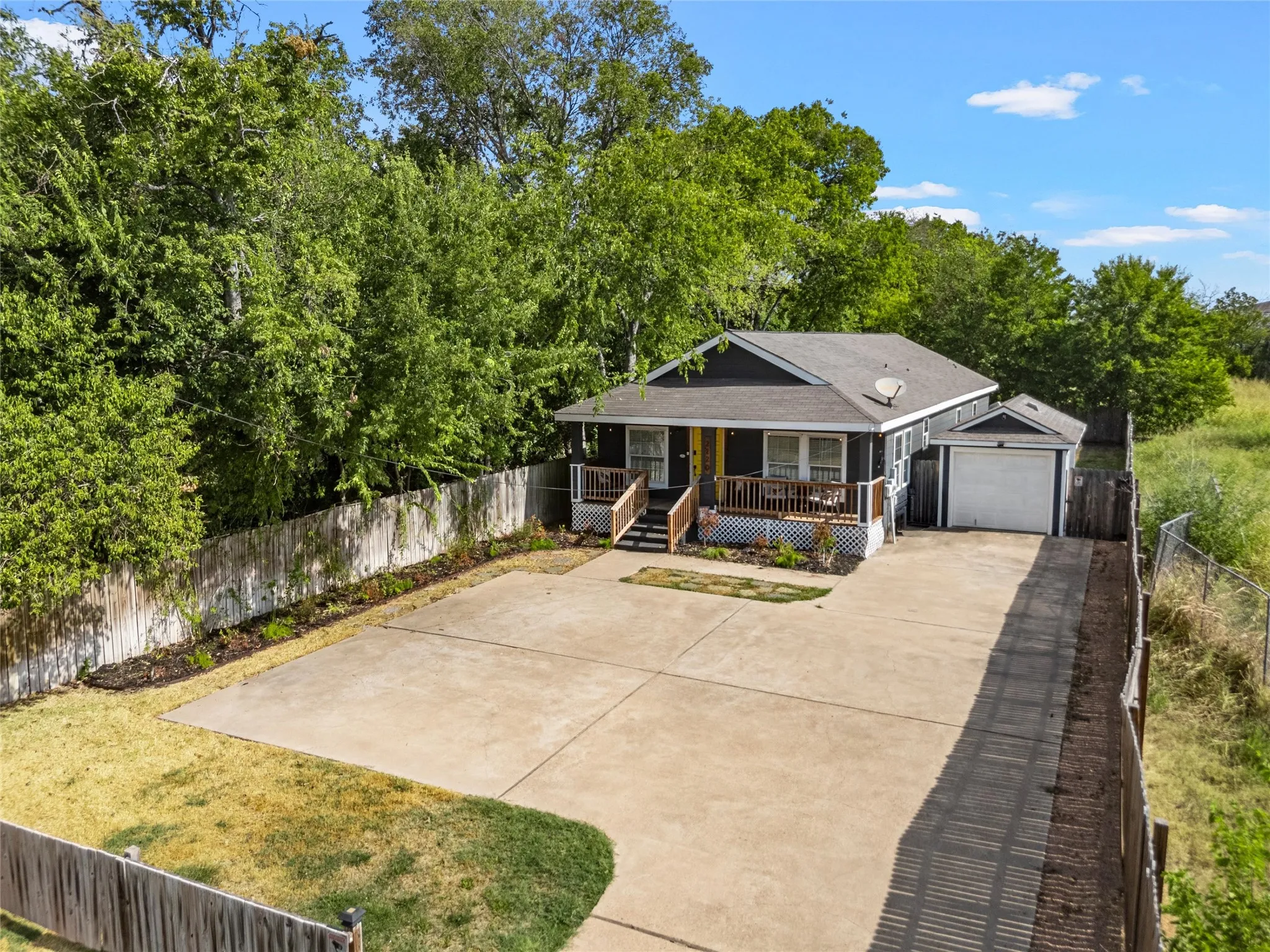 Single Family Residence For Sale in Mc Lennan County , 2220 S 2nd Street, Waco, Texas 76706, 4 Bedroom, 4 Bathroom, 1 Garage spaces, 1,728 Sqft, built in 2004, mls#21396532, Real Estate Agent in Waco, Homes For Sale in Mc Lennan county, Homes For Sale in Waco, Realtor in Waco Texas, Real Estate Brokerage Independent Realty Texas, Luminita Cordes Realtor