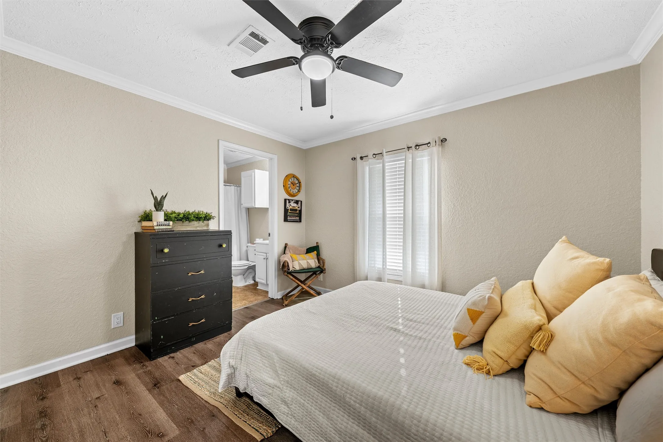 Single Family Residence For Sale in Mc Lennan County , 2220 S 2nd Street, Waco, Texas 76706, 4 Bedroom, 4 Bathroom, 1 Garage spaces, 1,728 Sqft, built in 2004, mls#21396532, Real Estate Agent in Waco, Homes For Sale in Mc Lennan county, Homes For Sale in Waco, Realtor in Waco Texas, Real Estate Brokerage Independent Realty Texas, Luminita Cordes Realtor