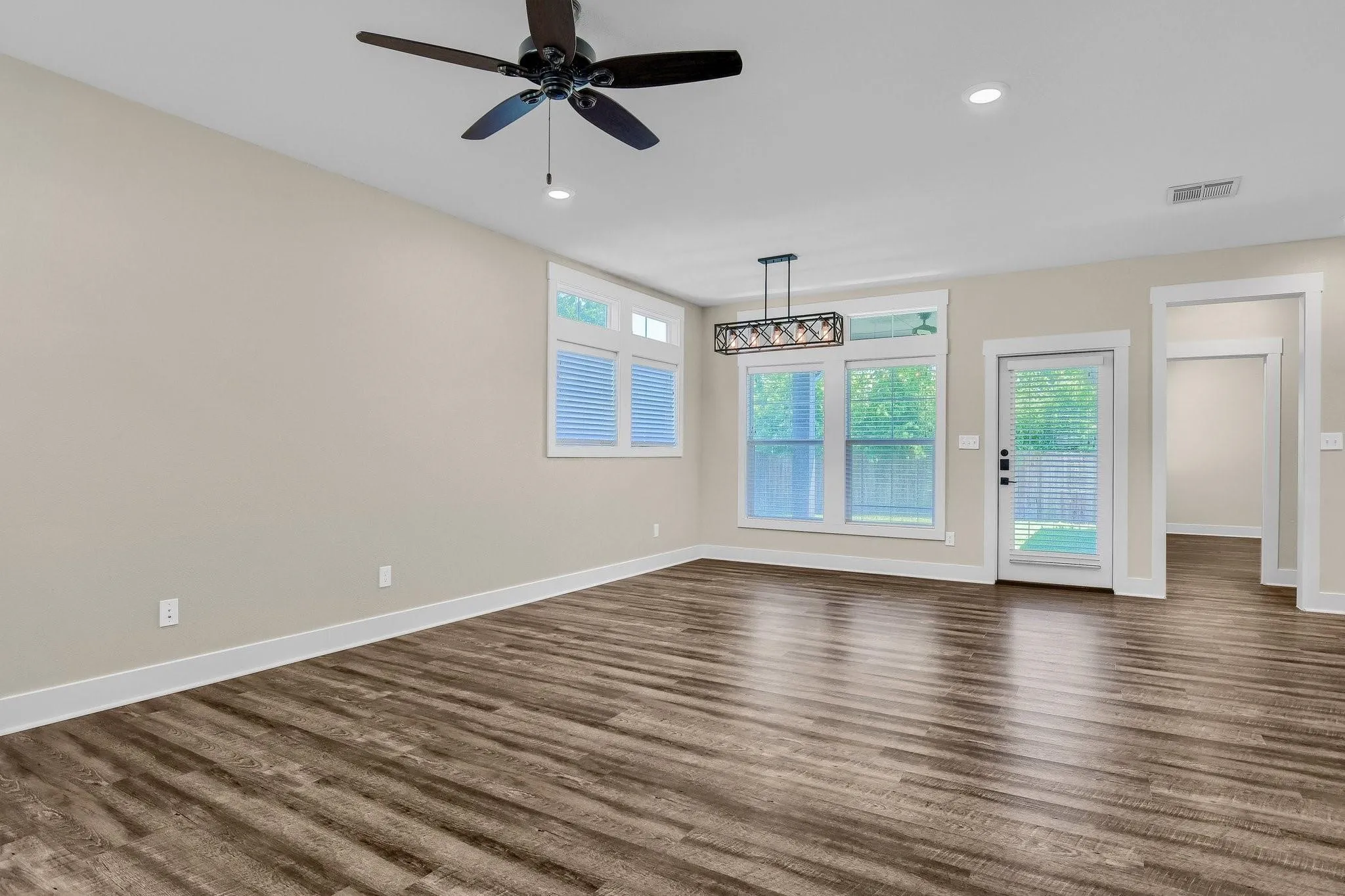 Single Family Residence For Rent in Grayson County , 412 Carneros Drive, Sherman, Texas 75092, 3 Bedroom, 2 Bathroom, 2 Garage spaces, 1,734 Sqft, built in 2020, mls#21393173, Real Estate Agent in Sherman, Homes For Rent in Grayson county, Homes For Rent in Sherman, Realtor in Sherman Texas, Real Estate Brokerage Independent Realty Texas, Luminita Cordes Realtor