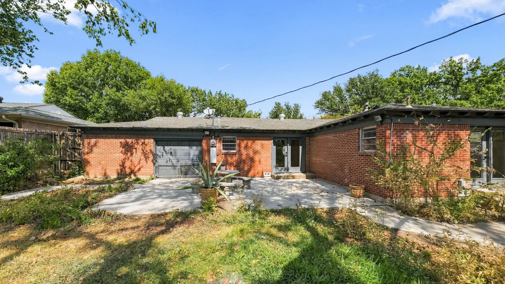 Single Family Residence For Rent in Tarrant County , 5412 Palmer Drive, Haltom City, Texas 76117, 3 Bedroom, 2 Bathroom, 2 Garage spaces, 1,456 Sqft, built in 1957, mls#21396870, Real Estate Agent in Haltom City, Homes For Rent in Tarrant county, Homes For Rent in Haltom City, Realtor in Haltom City Texas, Real Estate Brokerage Independent Realty Texas, Luminita Cordes Realtor