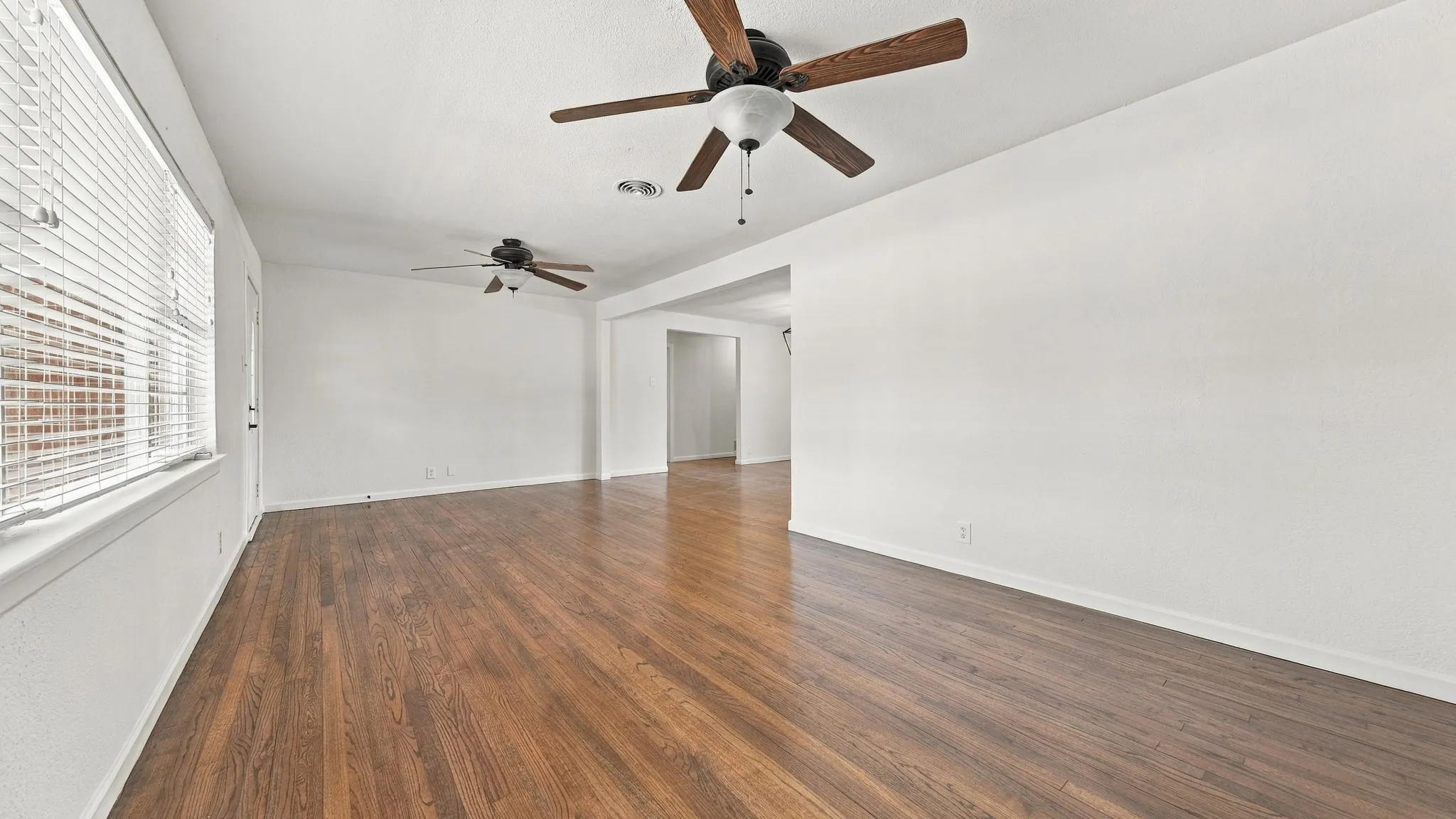 Single Family Residence For Rent in Tarrant County , 5412 Palmer Drive, Haltom City, Texas 76117, 3 Bedroom, 2 Bathroom, 2 Garage spaces, 1,456 Sqft, built in 1957, mls#21396870, Real Estate Agent in Haltom City, Homes For Rent in Tarrant county, Homes For Rent in Haltom City, Realtor in Haltom City Texas, Real Estate Brokerage Independent Realty Texas, Luminita Cordes Realtor