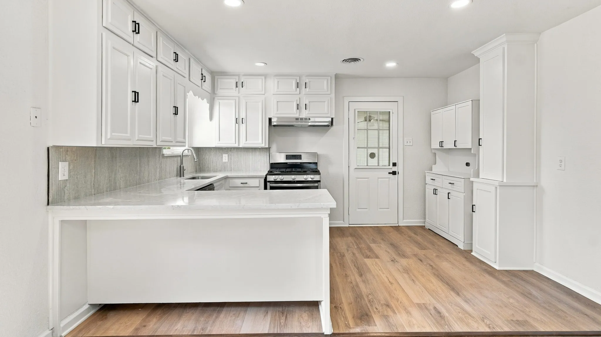 Single Family Residence For Rent in Tarrant County , 5412 Palmer Drive, Haltom City, Texas 76117, 3 Bedroom, 2 Bathroom, 2 Garage spaces, 1,456 Sqft, built in 1957, mls#21396870, Real Estate Agent in Haltom City, Homes For Rent in Tarrant county, Homes For Rent in Haltom City, Realtor in Haltom City Texas, Real Estate Brokerage Independent Realty Texas, Luminita Cordes Realtor