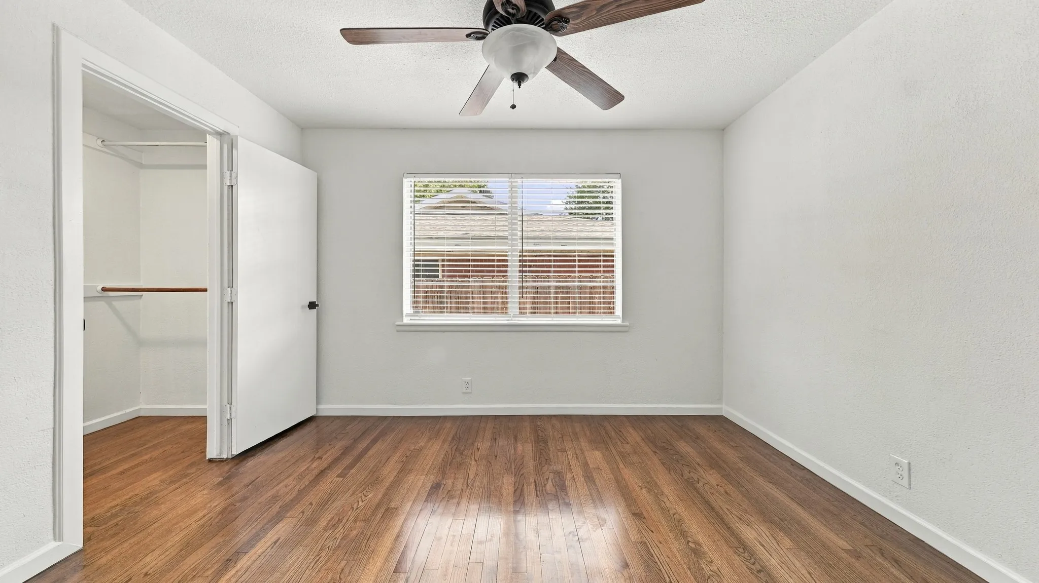 Single Family Residence For Rent in Tarrant County , 5412 Palmer Drive, Haltom City, Texas 76117, 3 Bedroom, 2 Bathroom, 2 Garage spaces, 1,456 Sqft, built in 1957, mls#21396870, Real Estate Agent in Haltom City, Homes For Rent in Tarrant county, Homes For Rent in Haltom City, Realtor in Haltom City Texas, Real Estate Brokerage Independent Realty Texas, Luminita Cordes Realtor