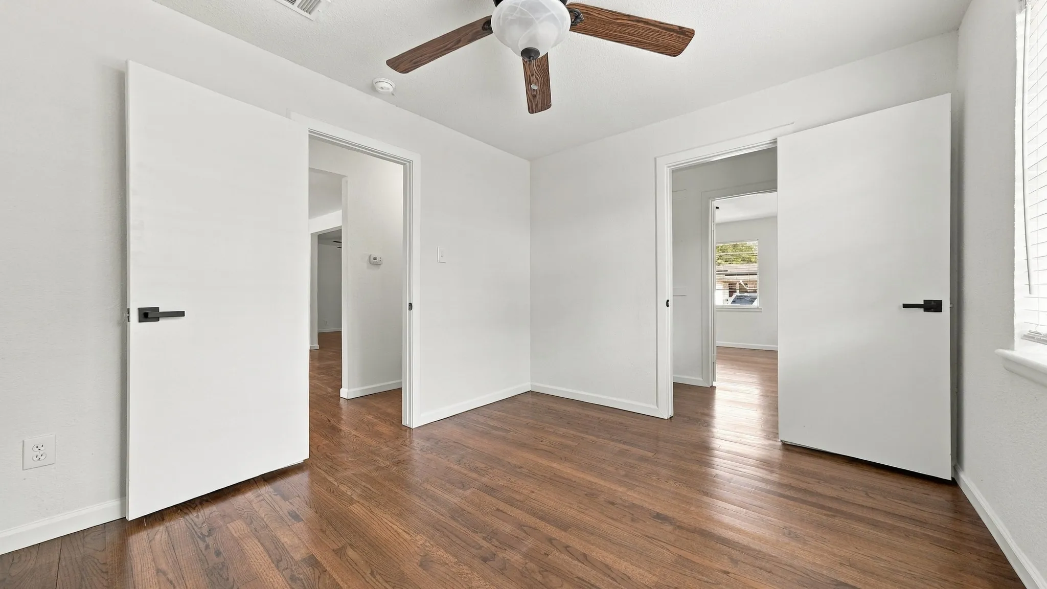 Single Family Residence For Rent in Tarrant County , 5412 Palmer Drive, Haltom City, Texas 76117, 3 Bedroom, 2 Bathroom, 2 Garage spaces, 1,456 Sqft, built in 1957, mls#21396870, Real Estate Agent in Haltom City, Homes For Rent in Tarrant county, Homes For Rent in Haltom City, Realtor in Haltom City Texas, Real Estate Brokerage Independent Realty Texas, Luminita Cordes Realtor